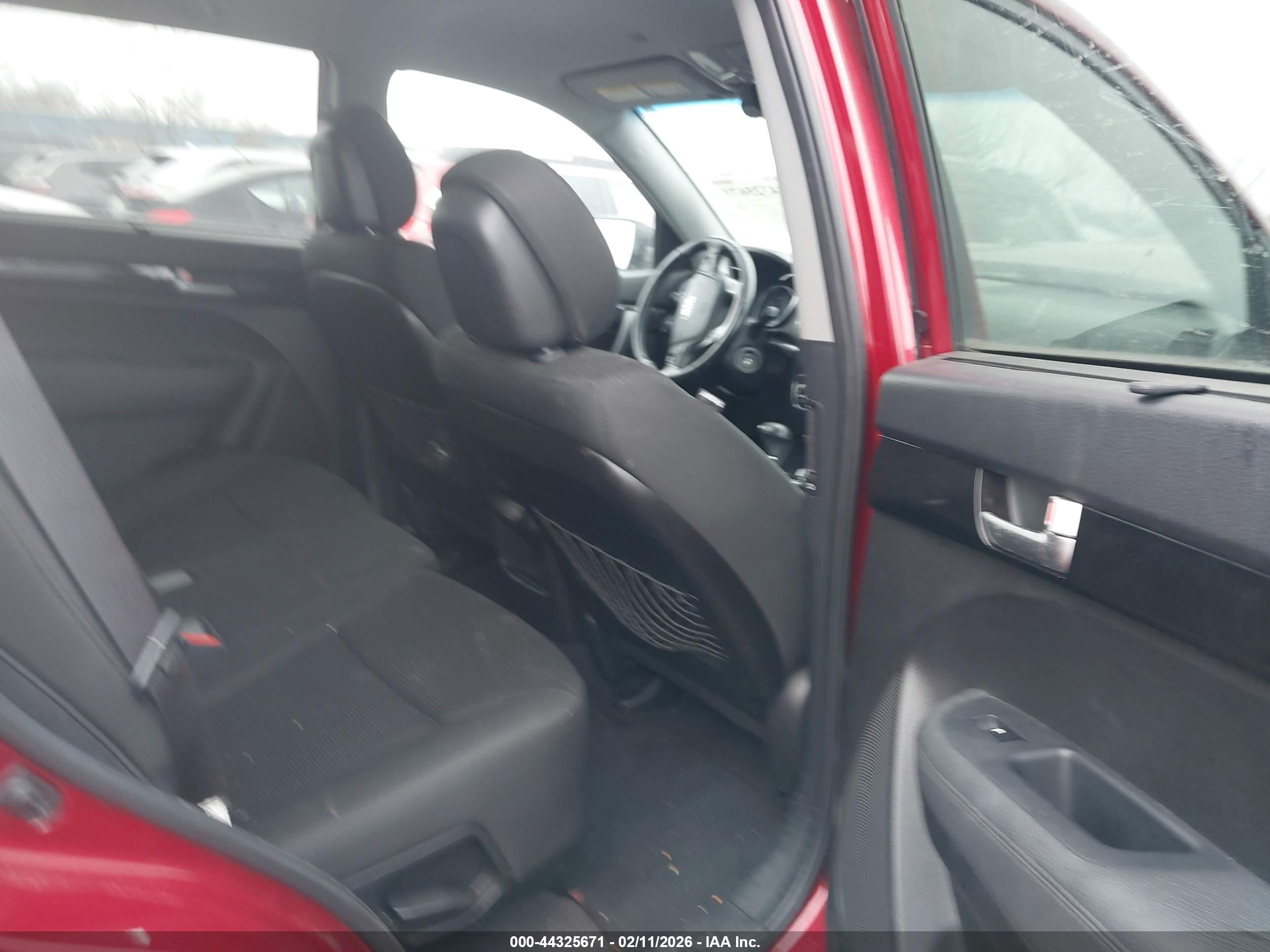 KIA SORENTO image 8