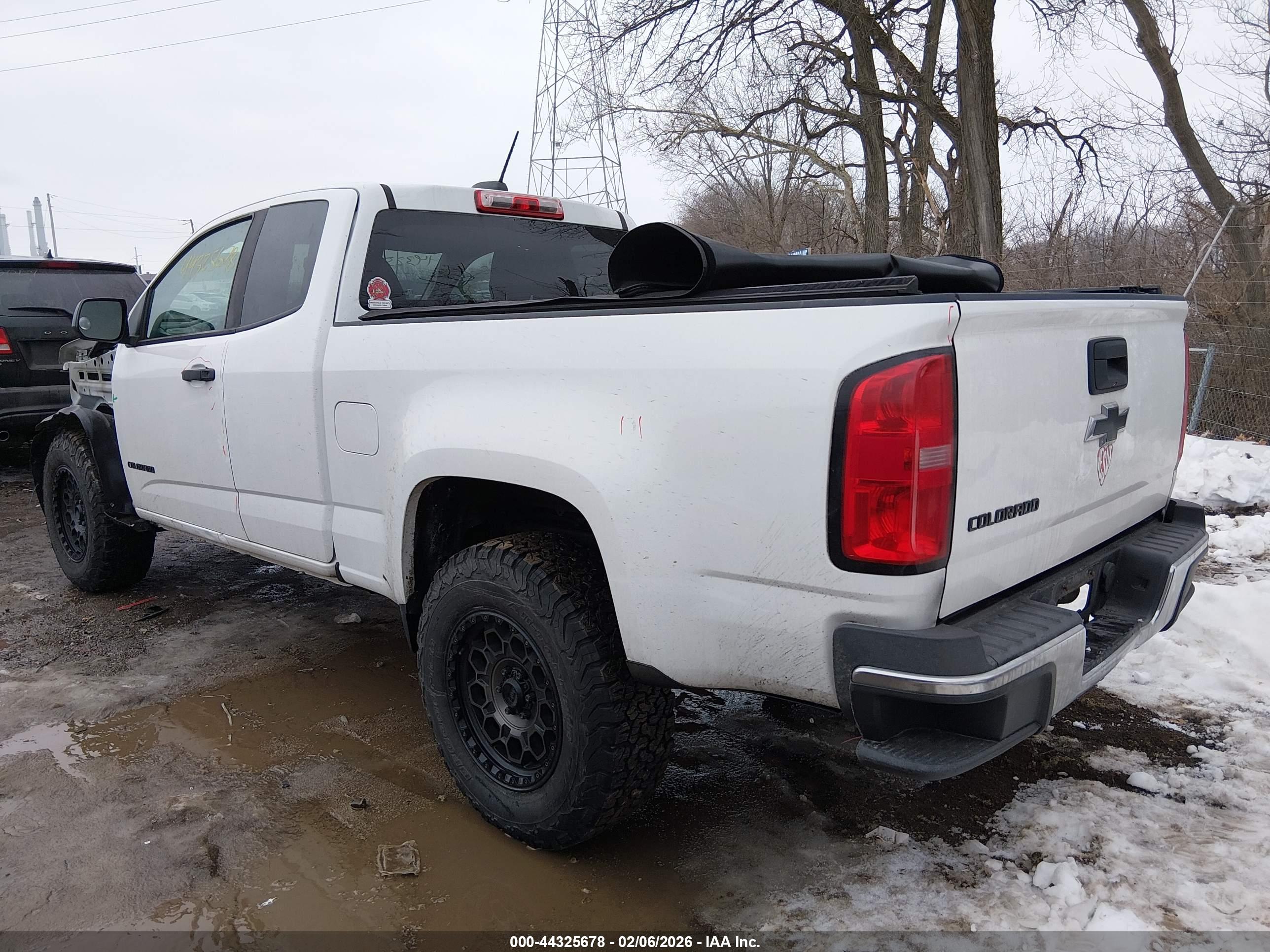 CHEVROLET COLORADO image 3