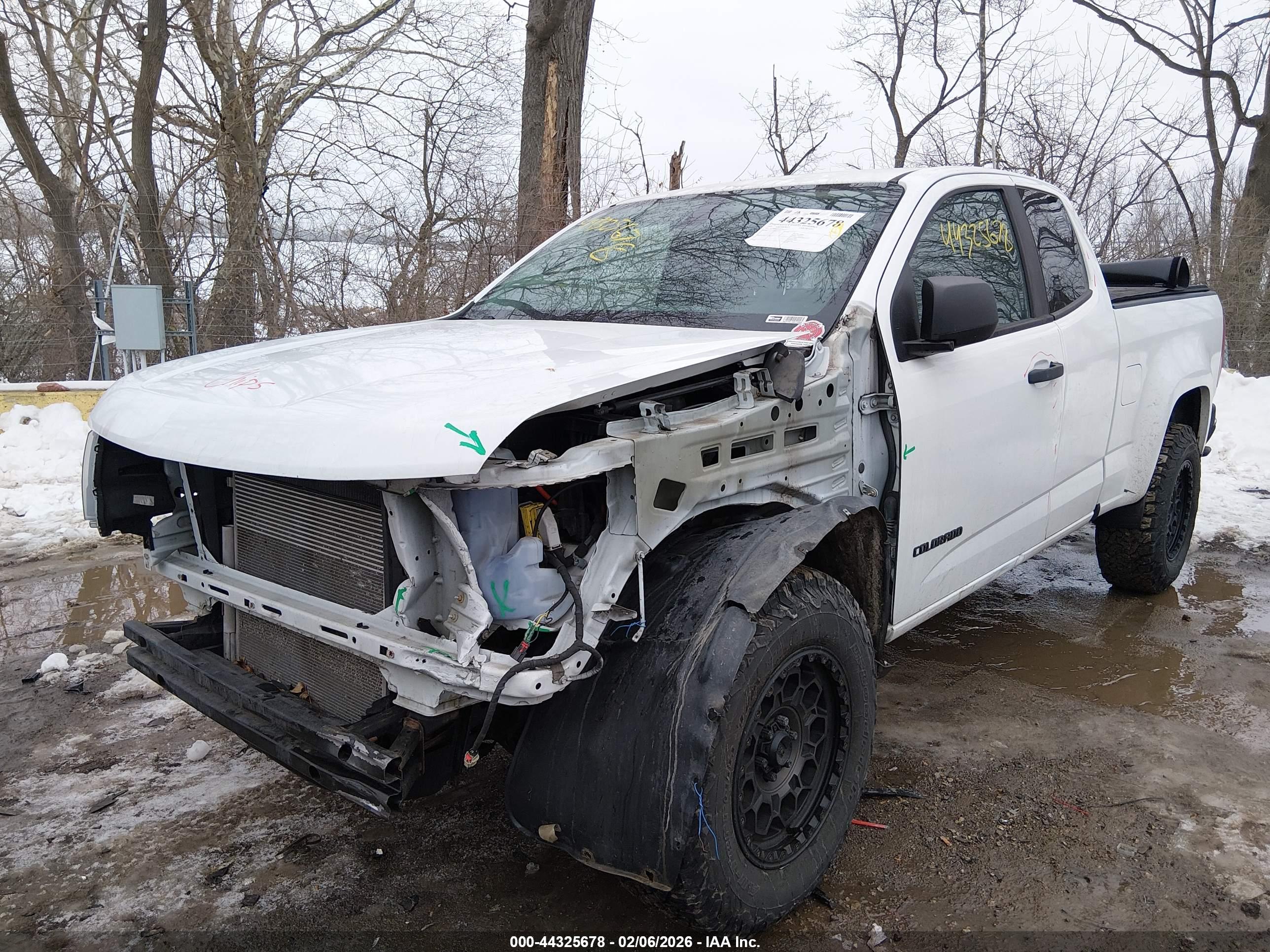 CHEVROLET COLORADO image 6