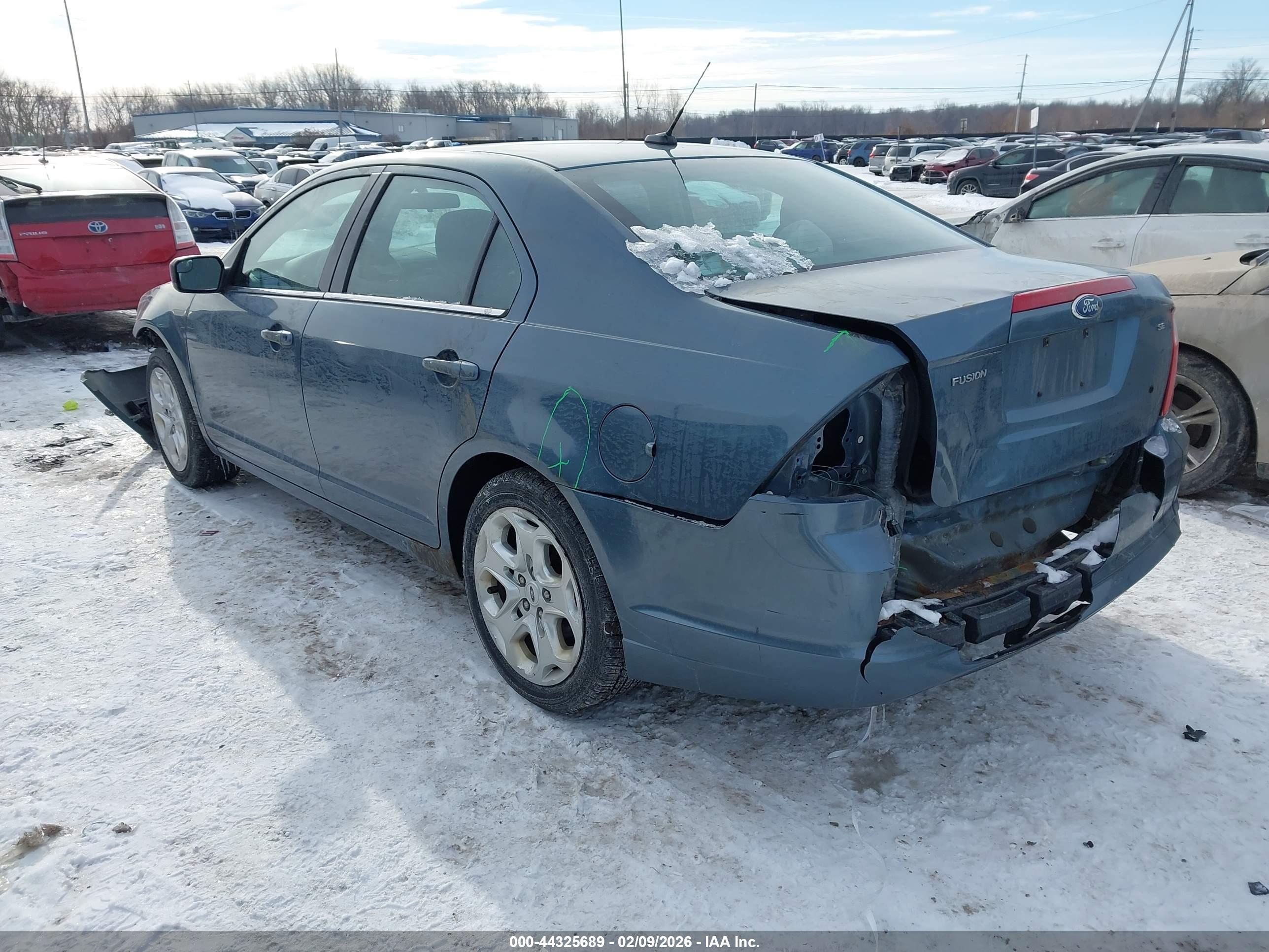 FORD FUSION image 3