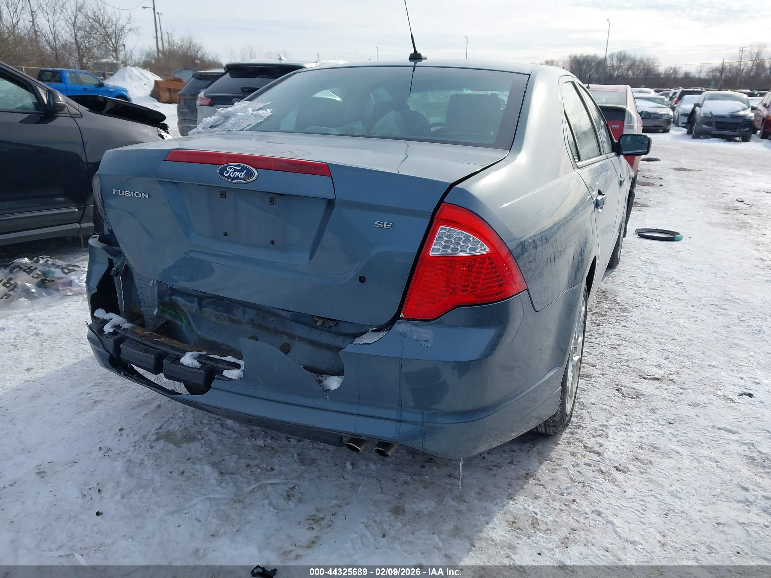 FORD FUSION image 4