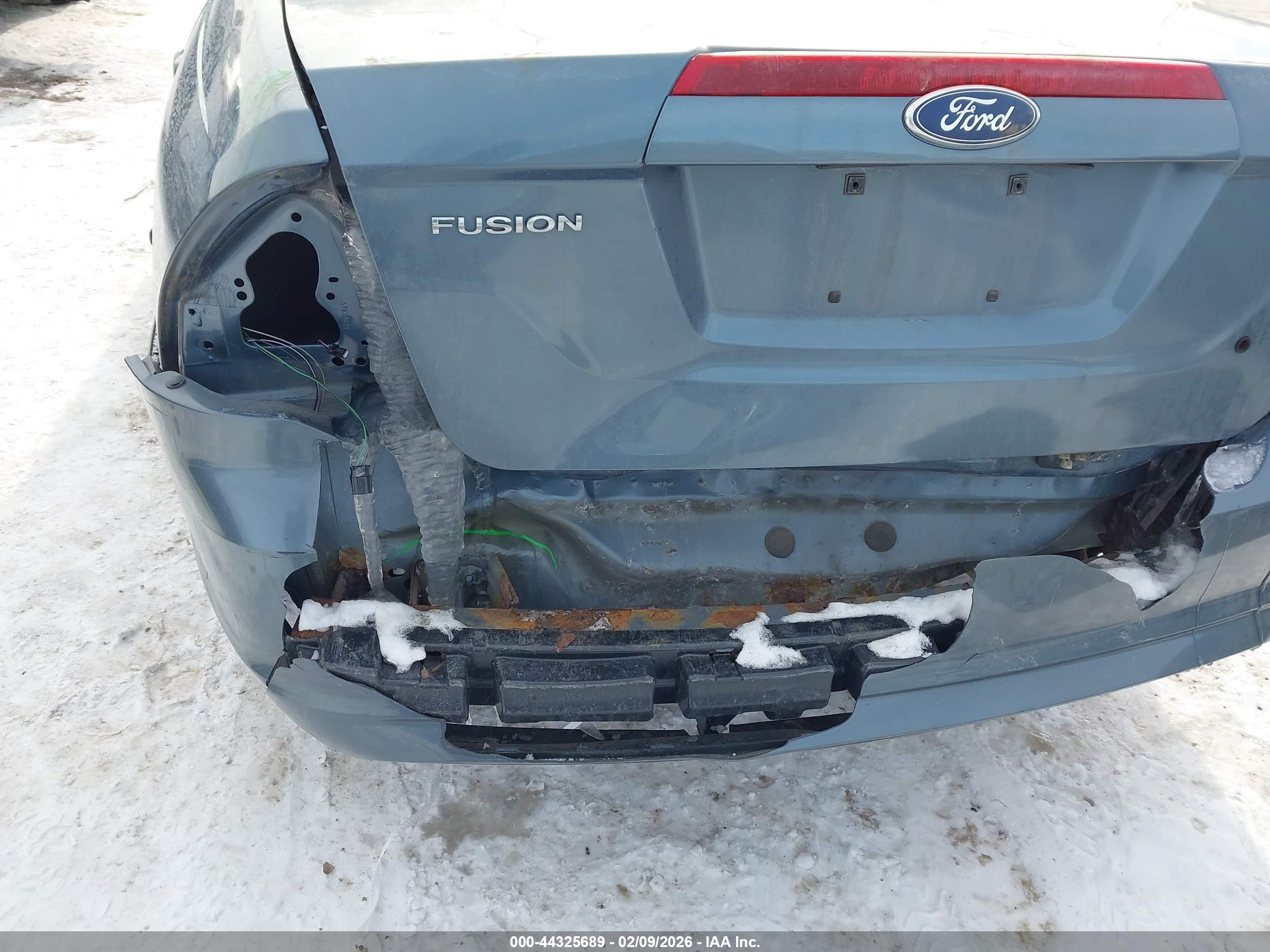 FORD FUSION image 6
