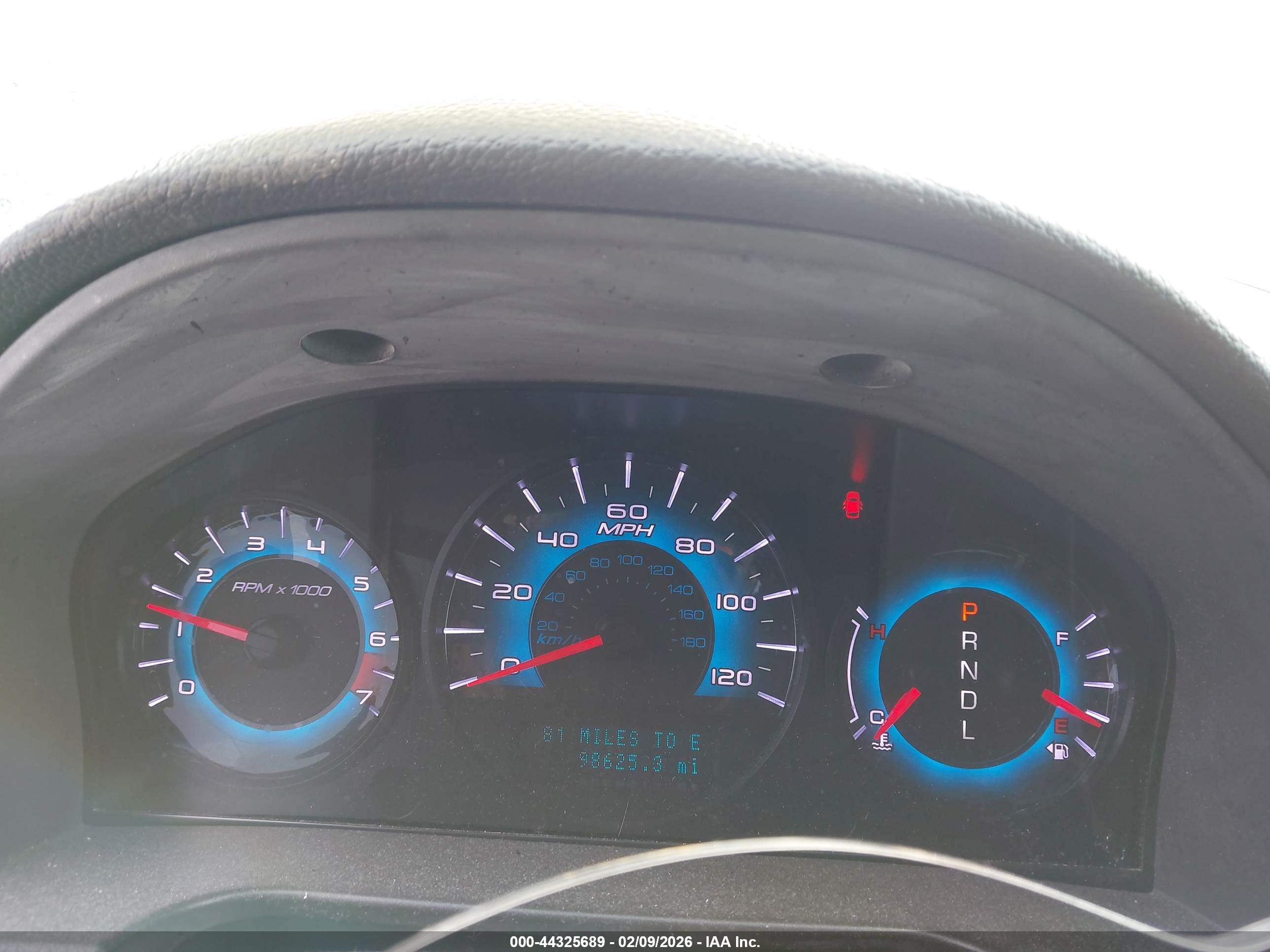 FORD FUSION image 7