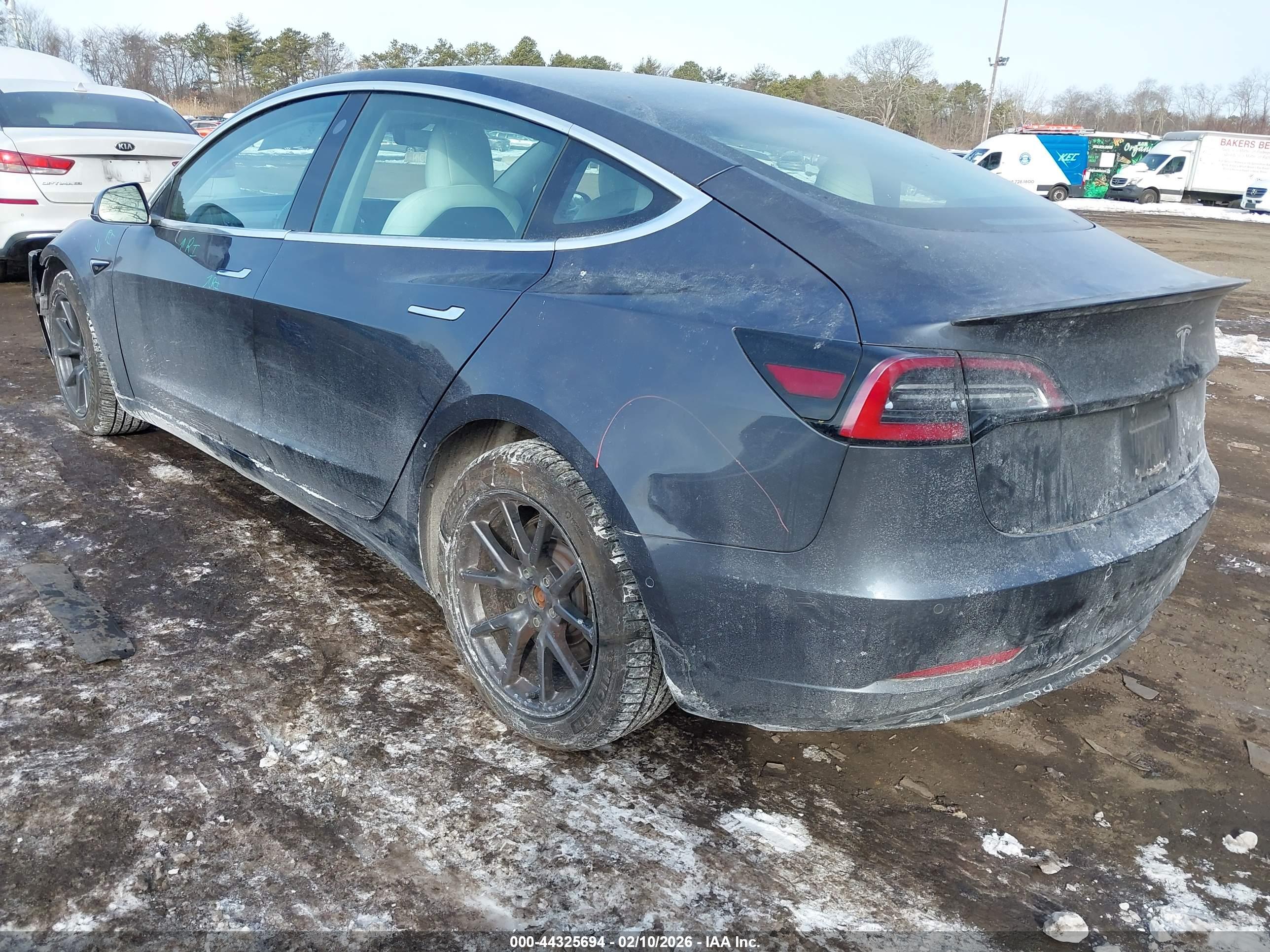 TESLA MODEL image 3