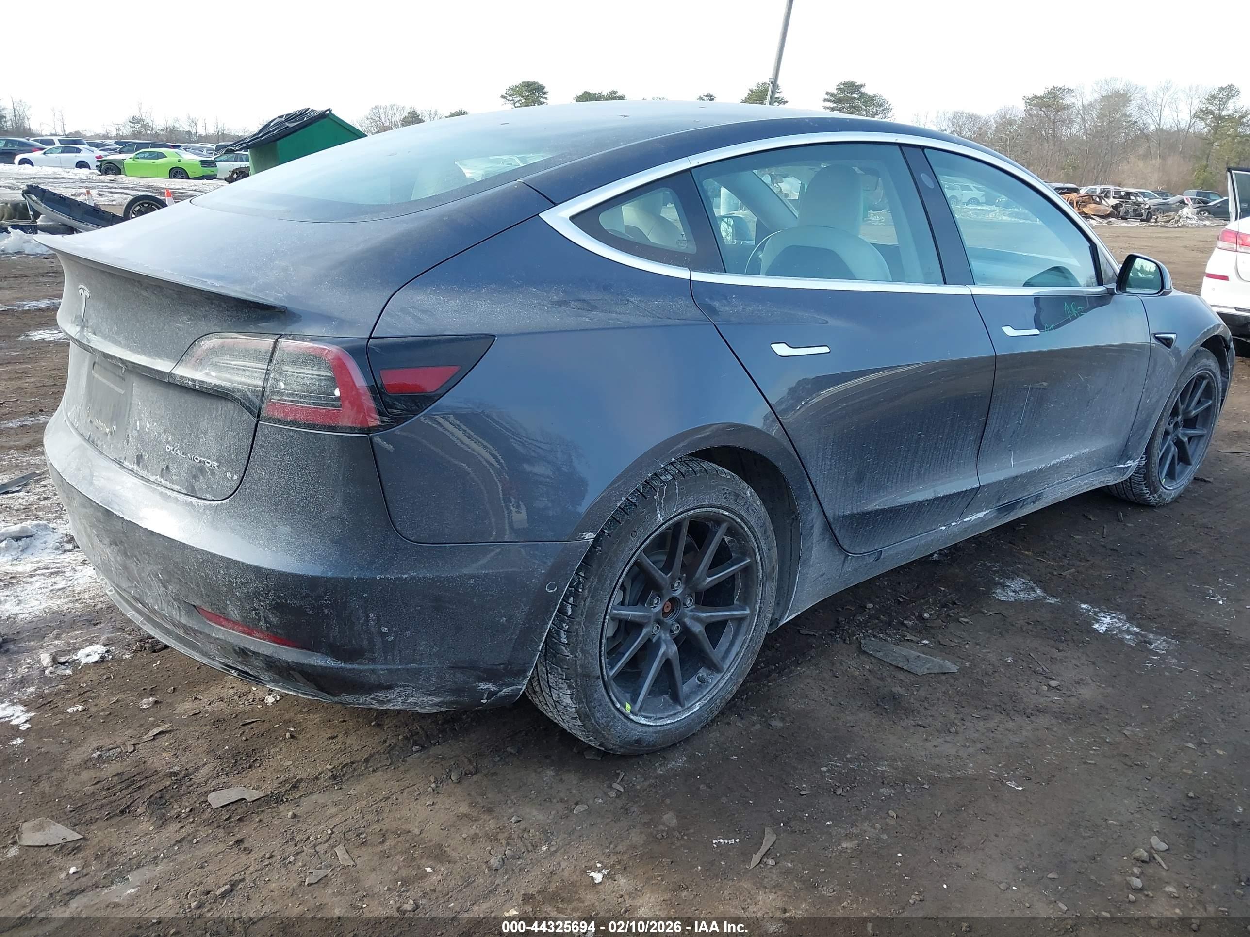 TESLA MODEL image 4