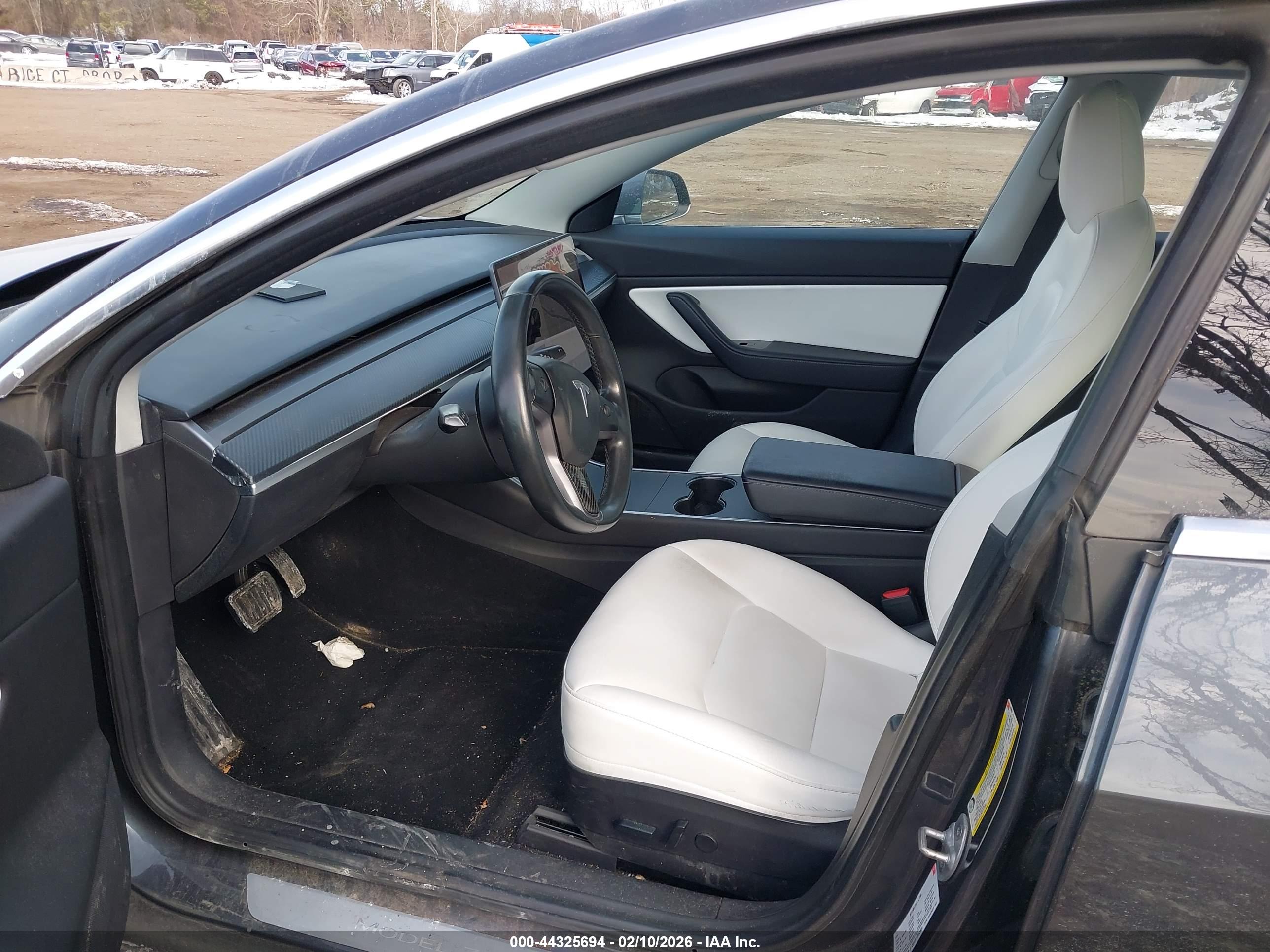 TESLA MODEL image 5