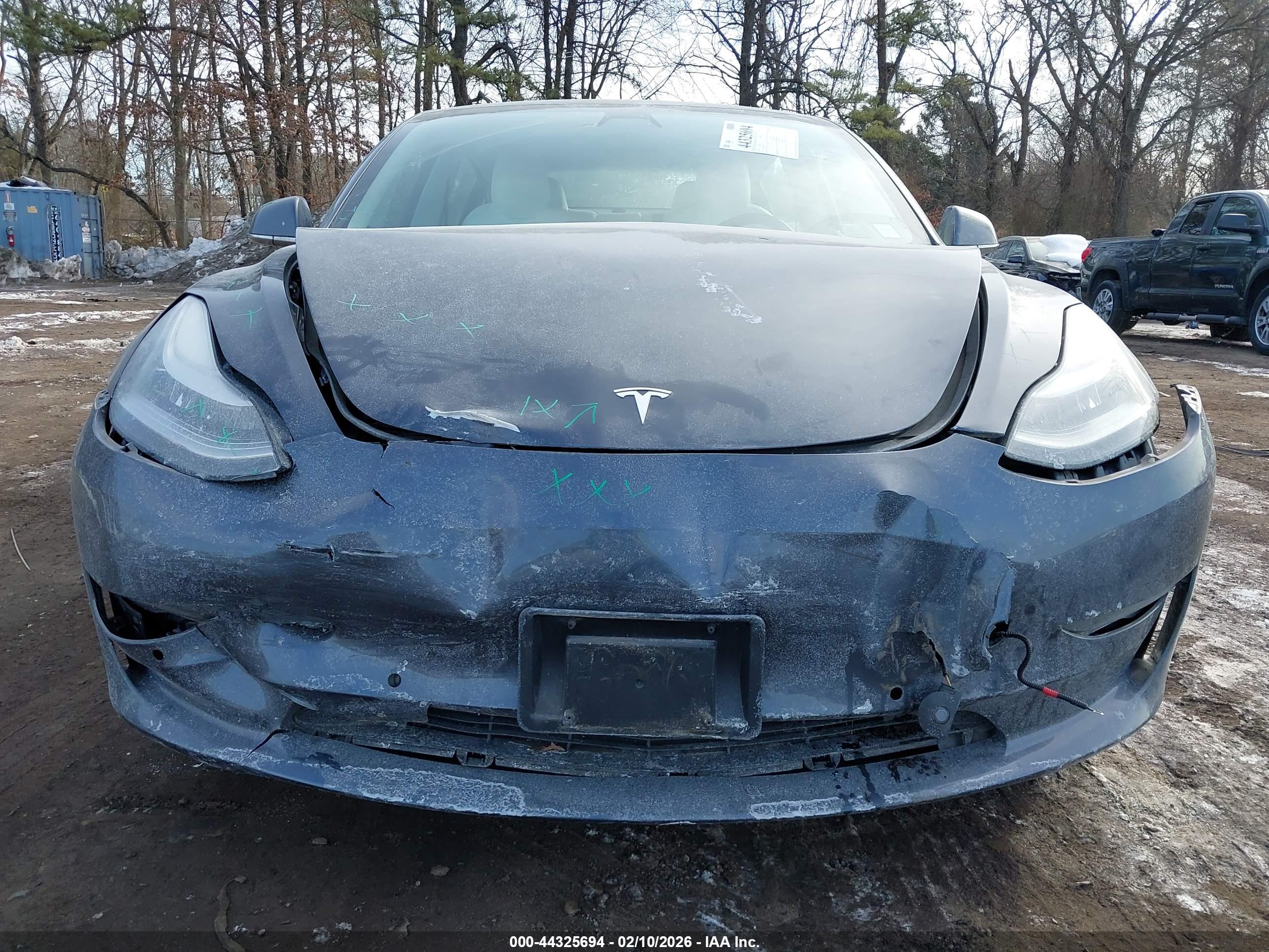 TESLA MODEL image 6