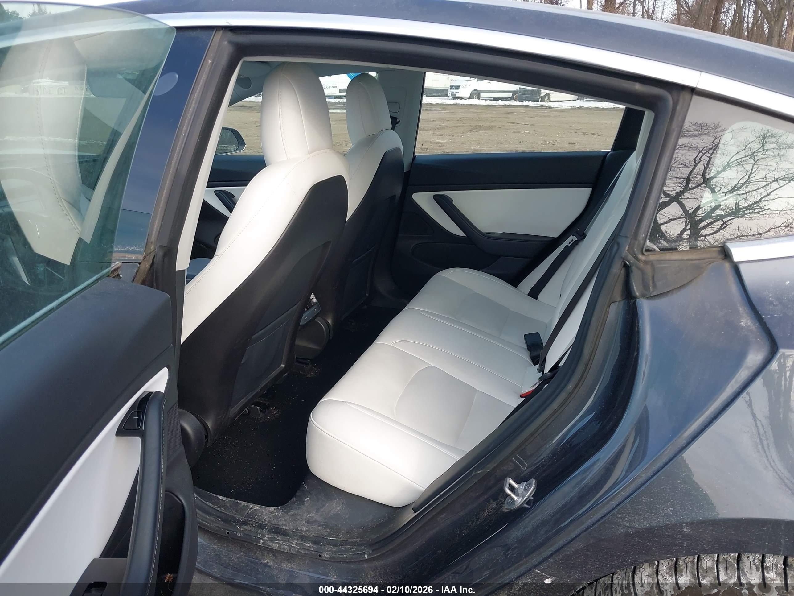 TESLA MODEL image 8