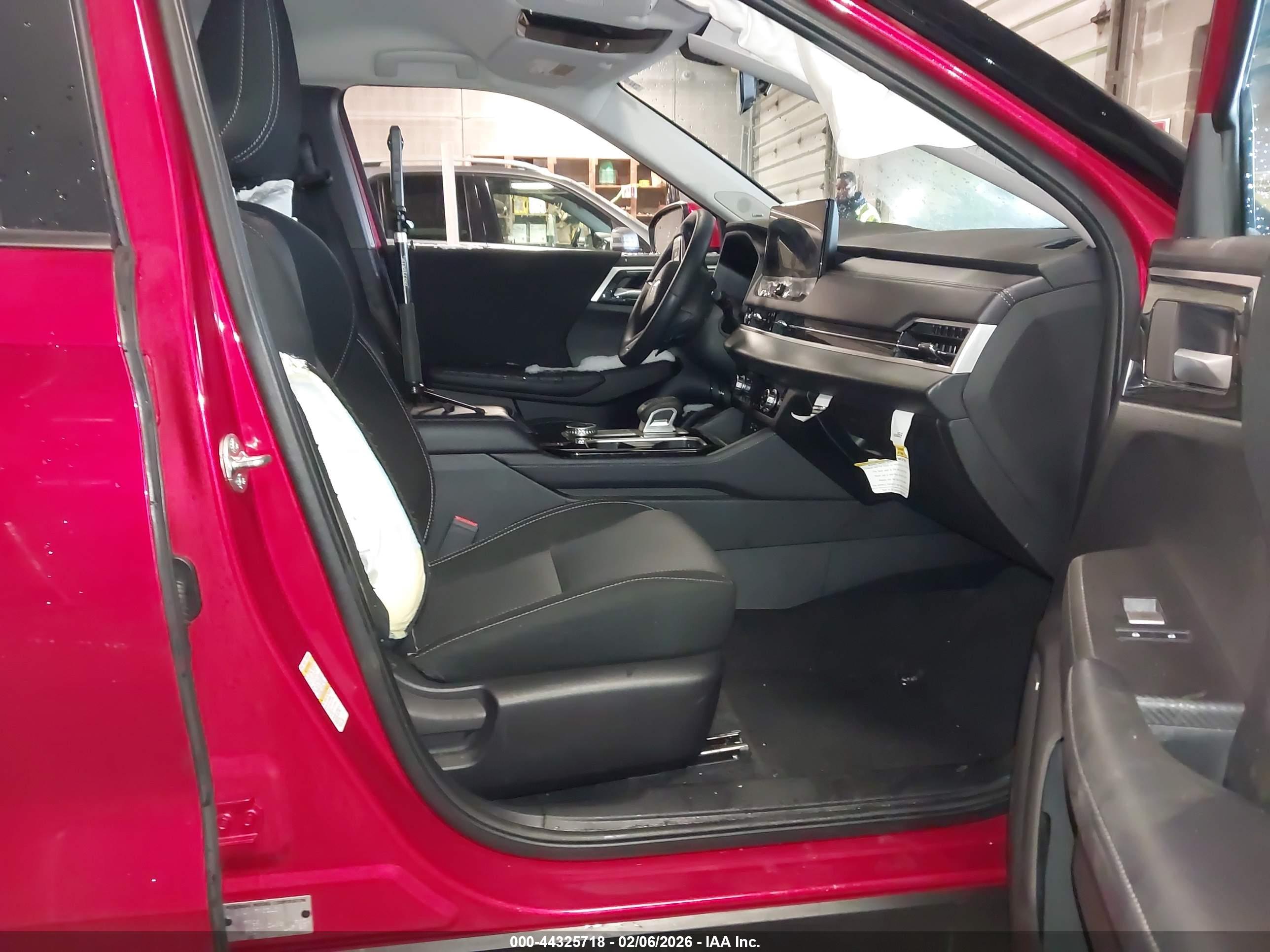 MITSUBISHI OUTLANDER image 5