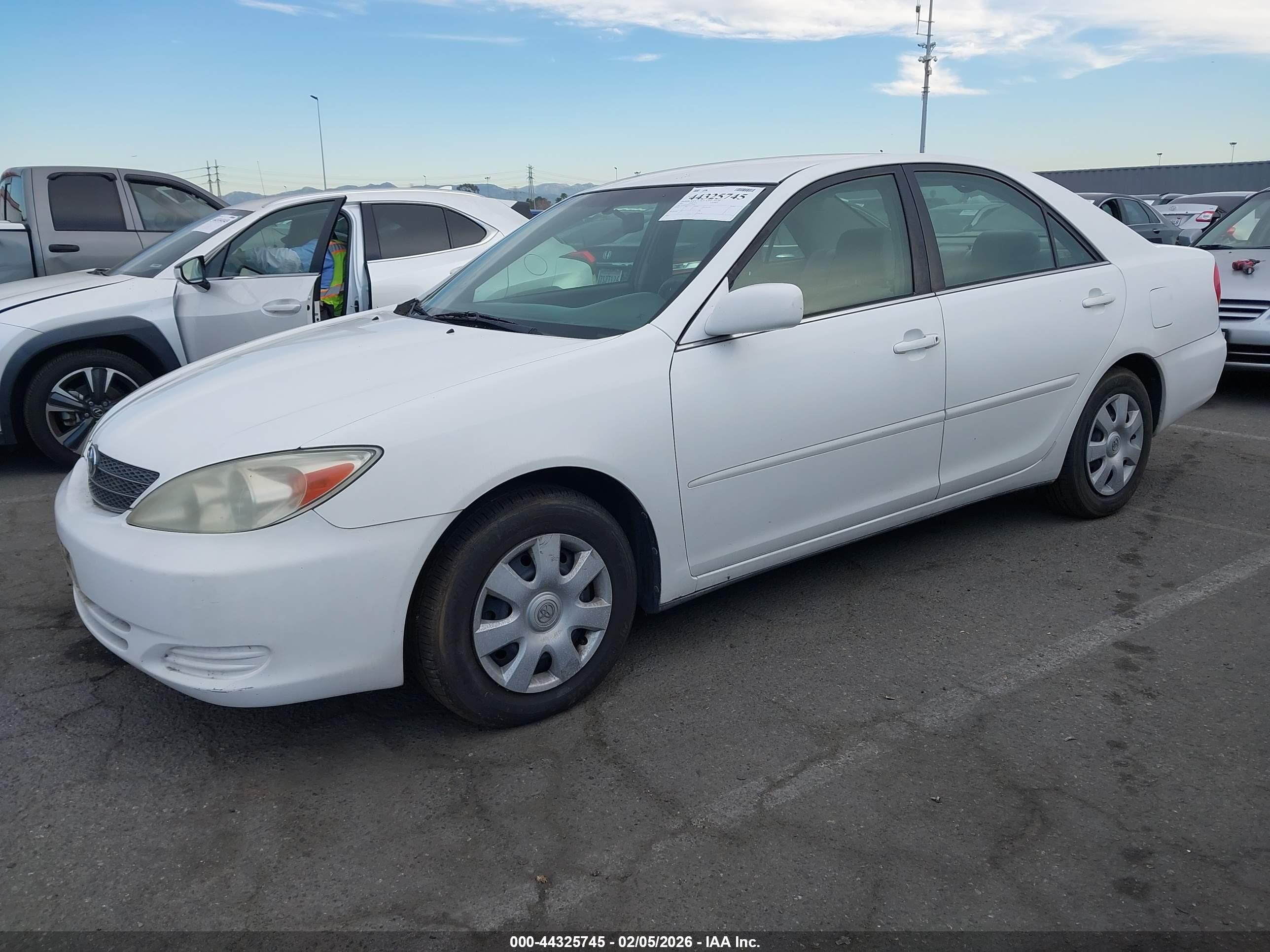 TOYOTA CAMRY image 2