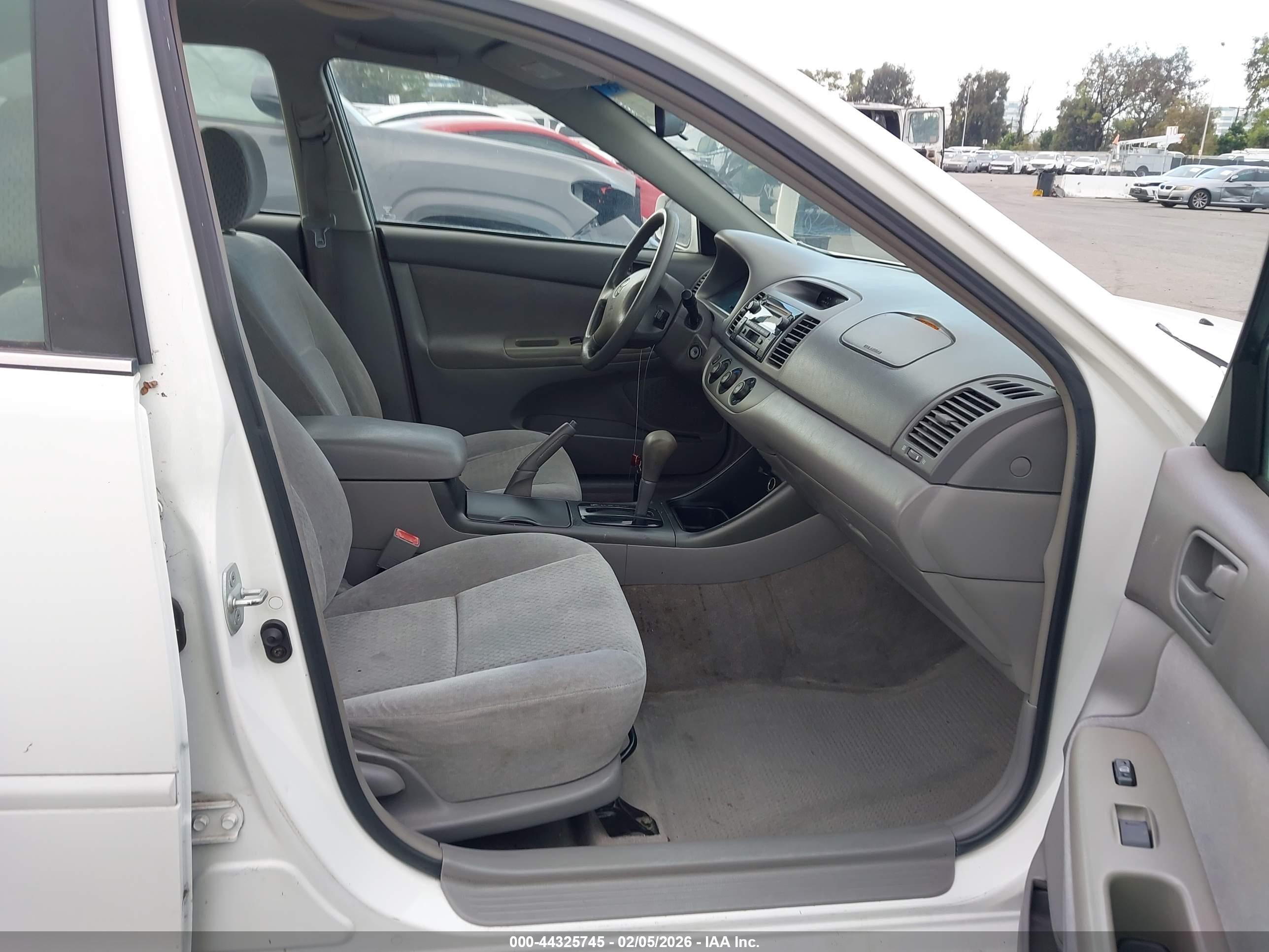 TOYOTA CAMRY image 5