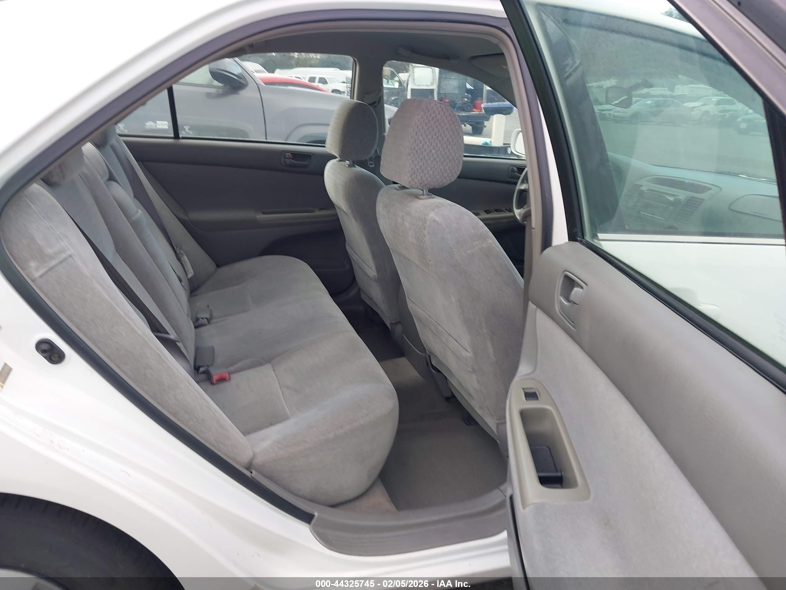 TOYOTA CAMRY image 8