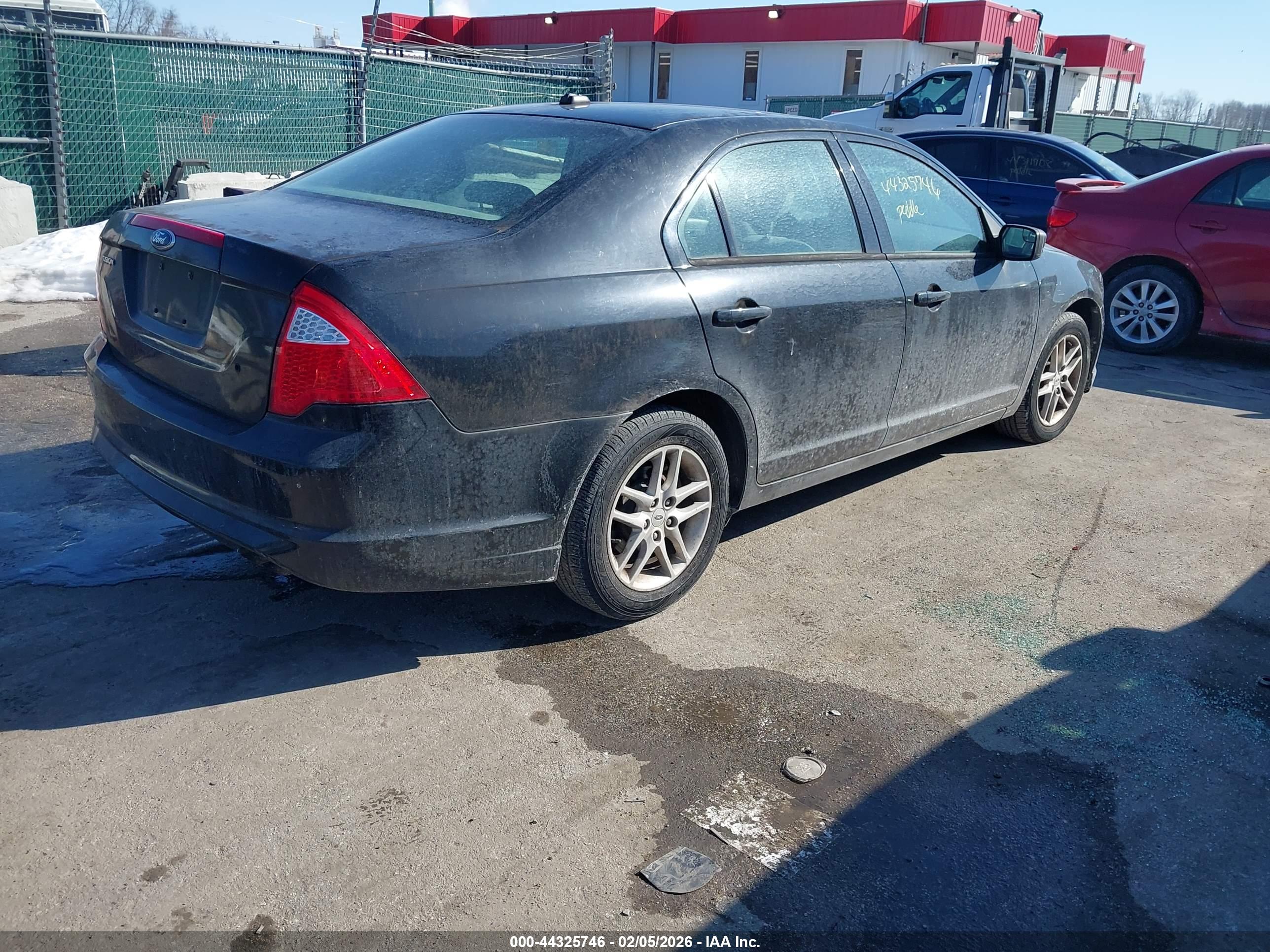 FORD FUSION image 4