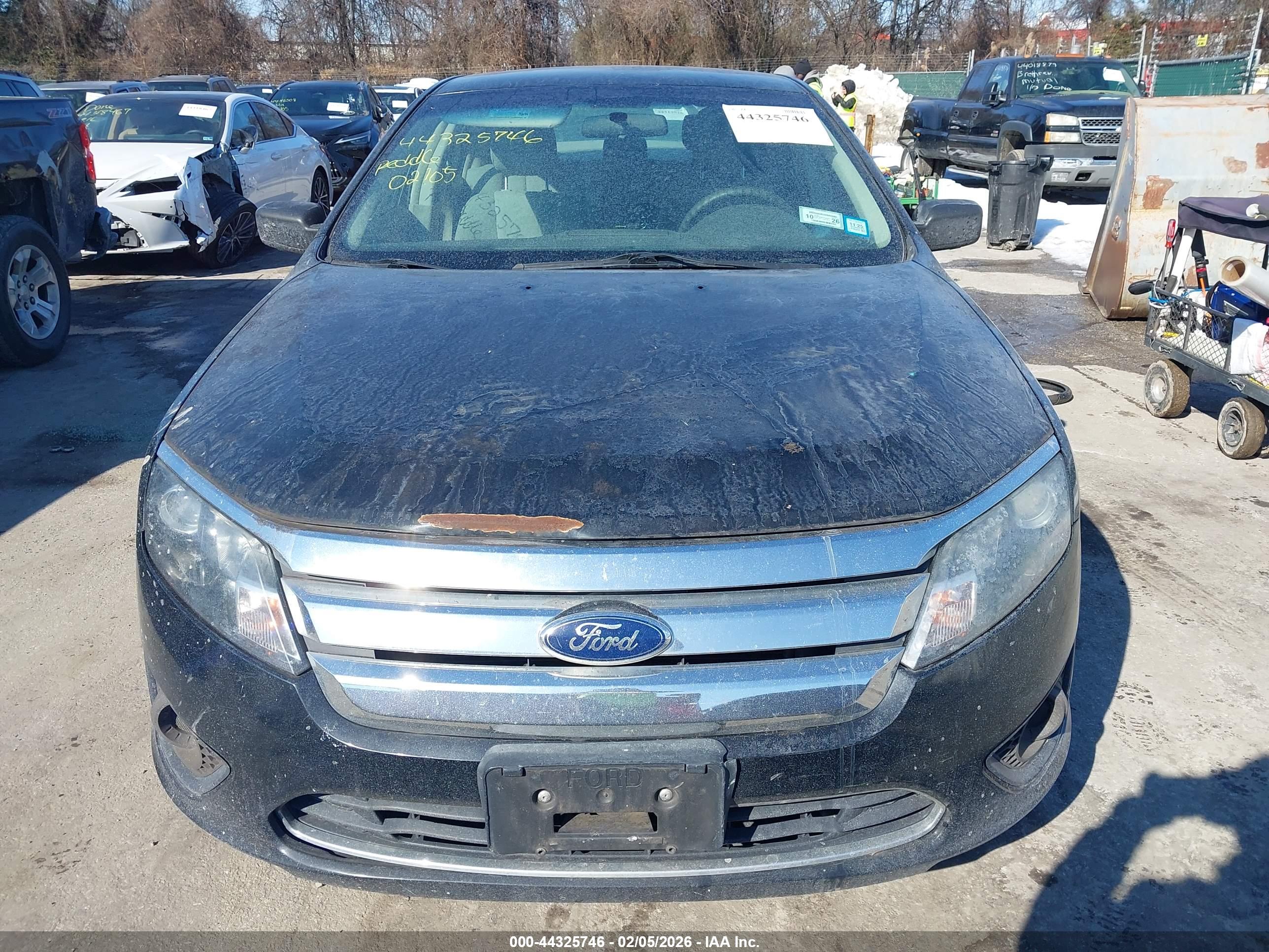 FORD FUSION image 6