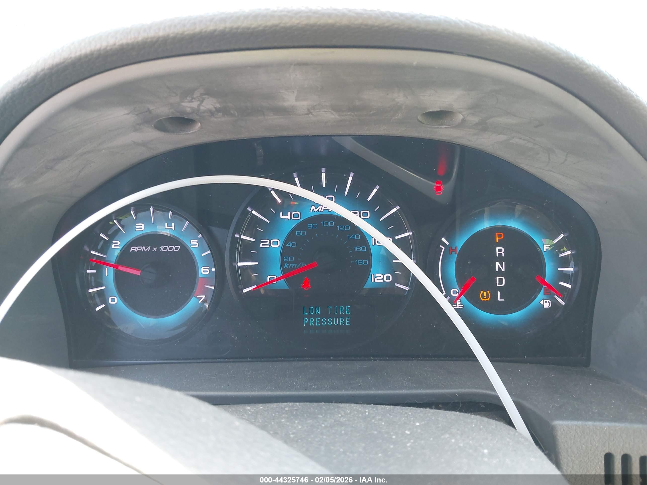 FORD FUSION image 7