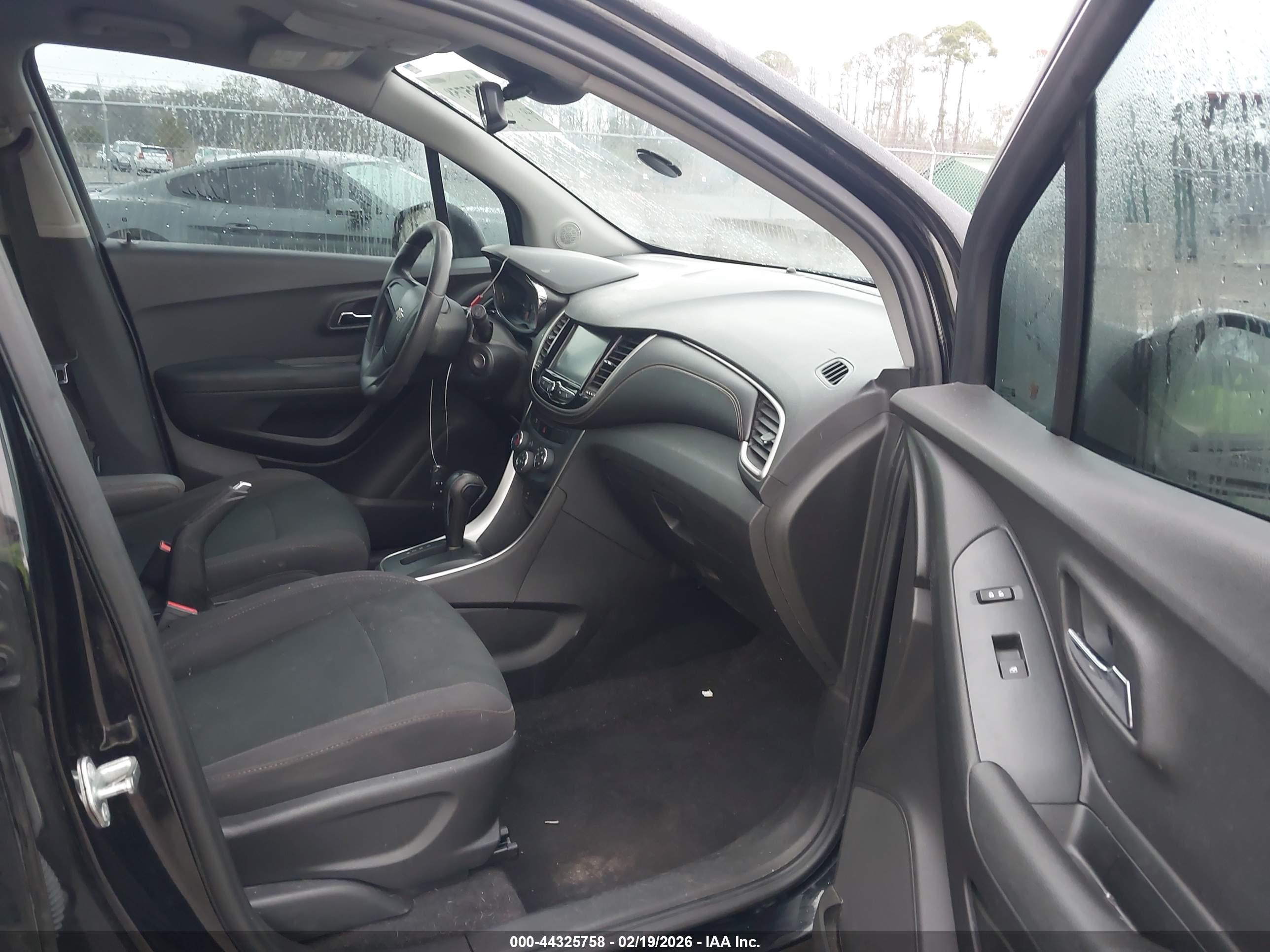 CHEVROLET TRAX image 5