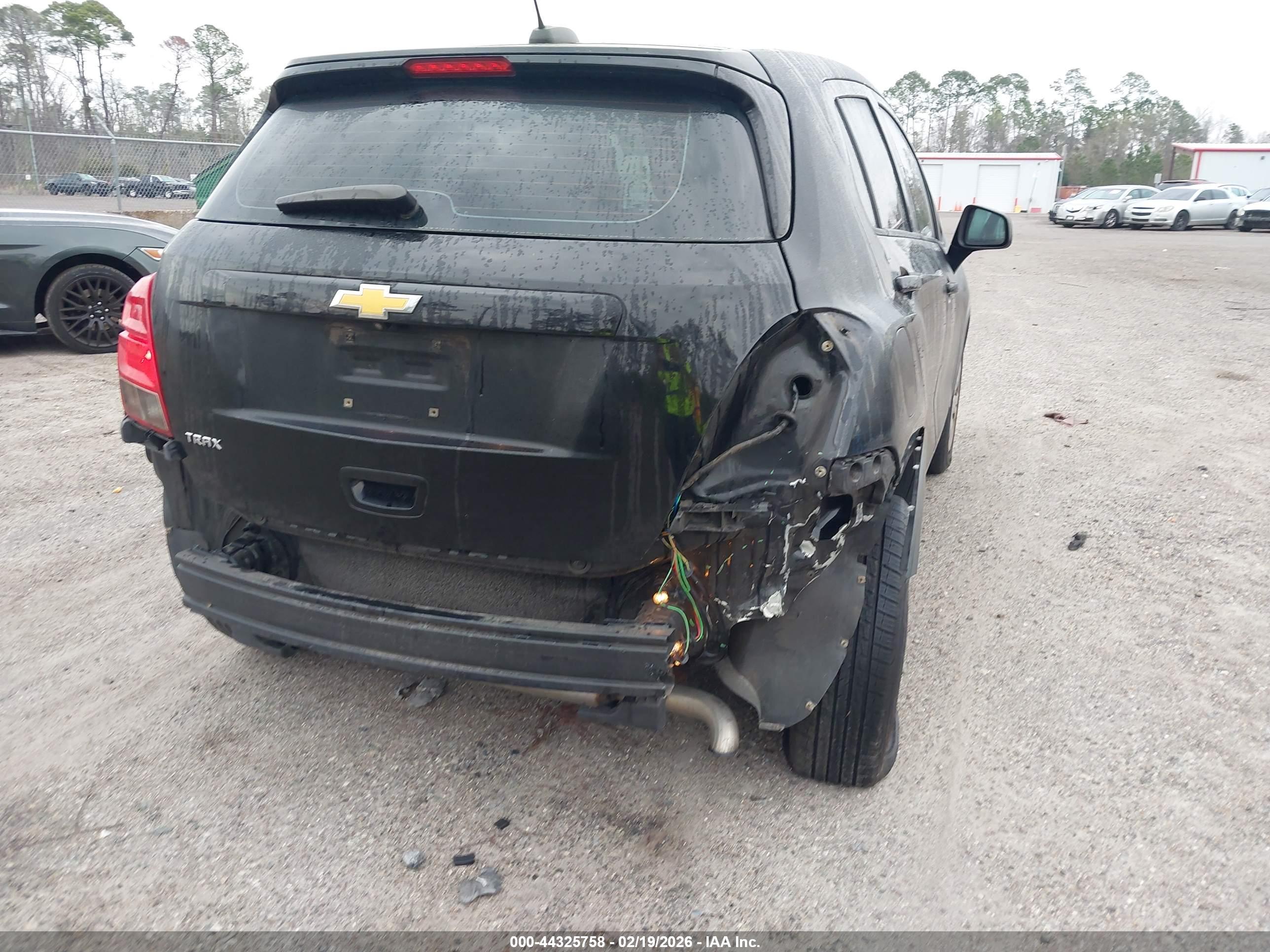 CHEVROLET TRAX image 6