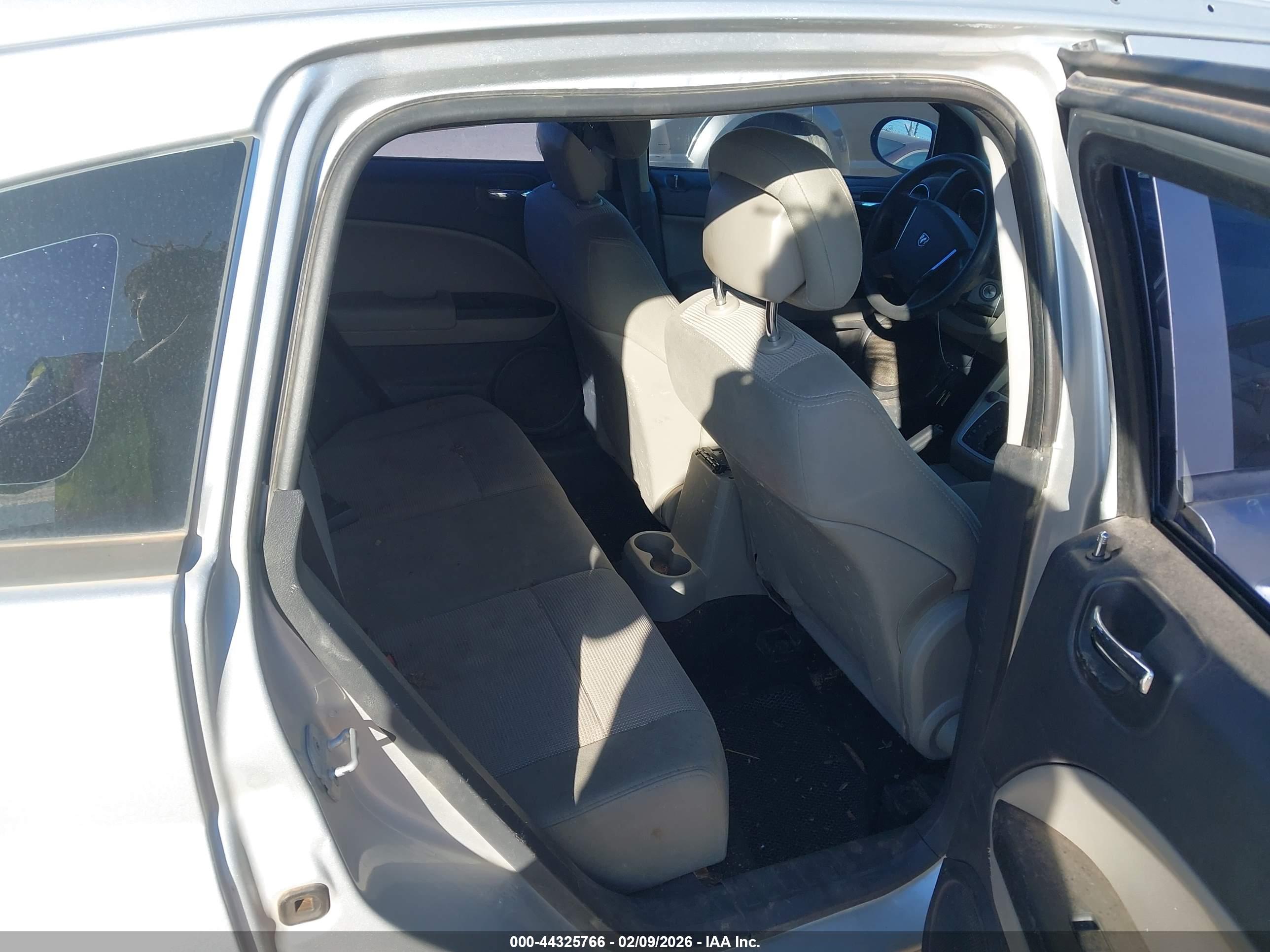 DODGE CALIBER image 8