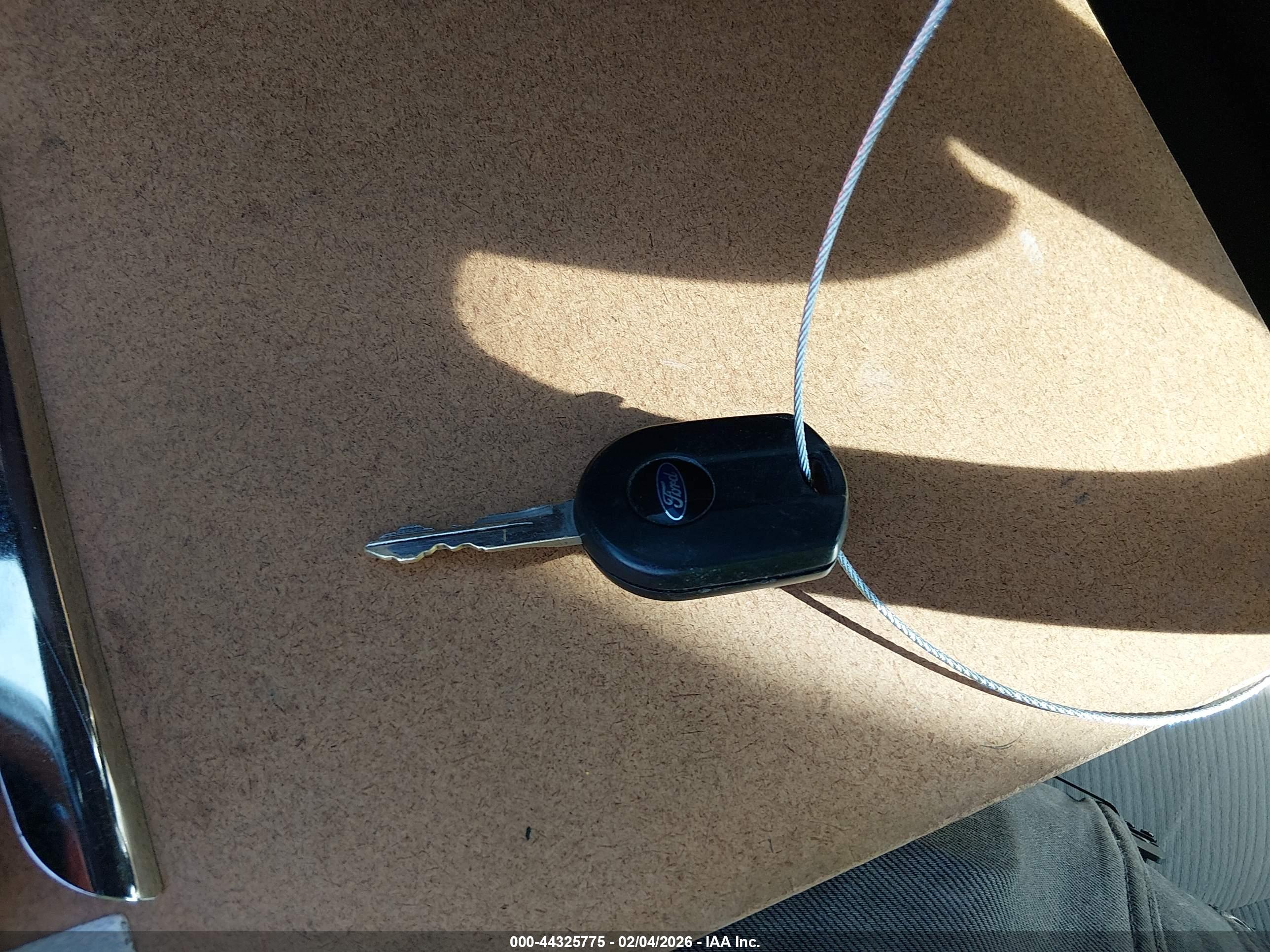 FORD TAURUS image 11