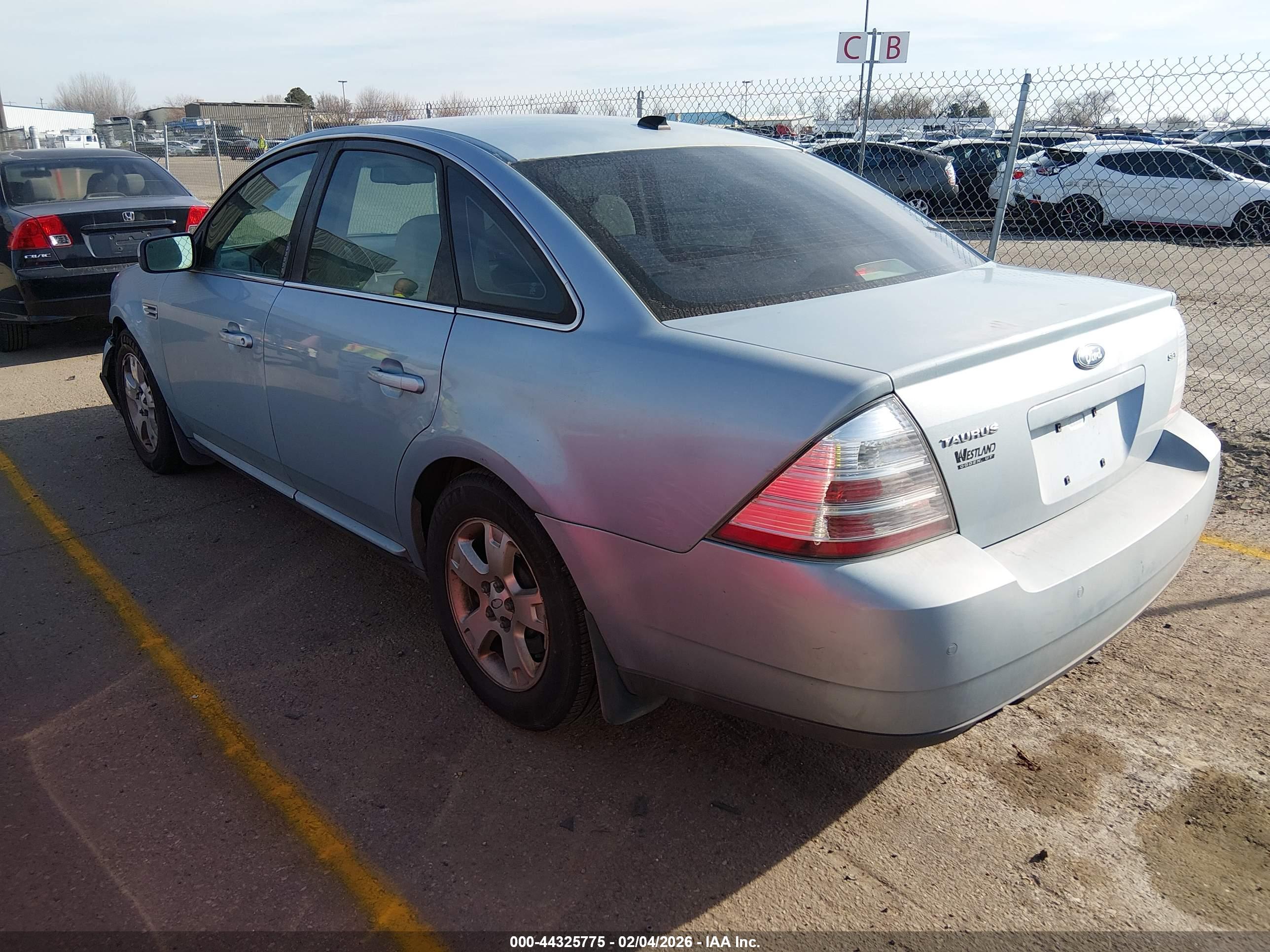 FORD TAURUS image 3