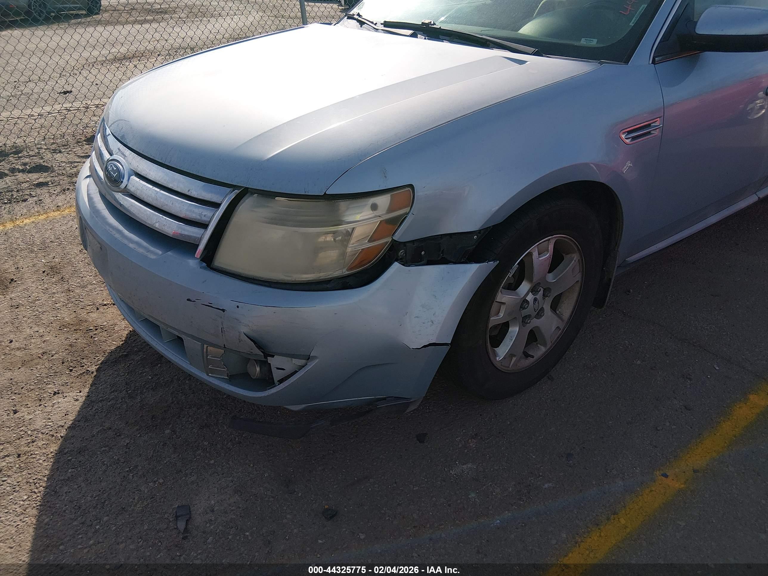 FORD TAURUS image 6