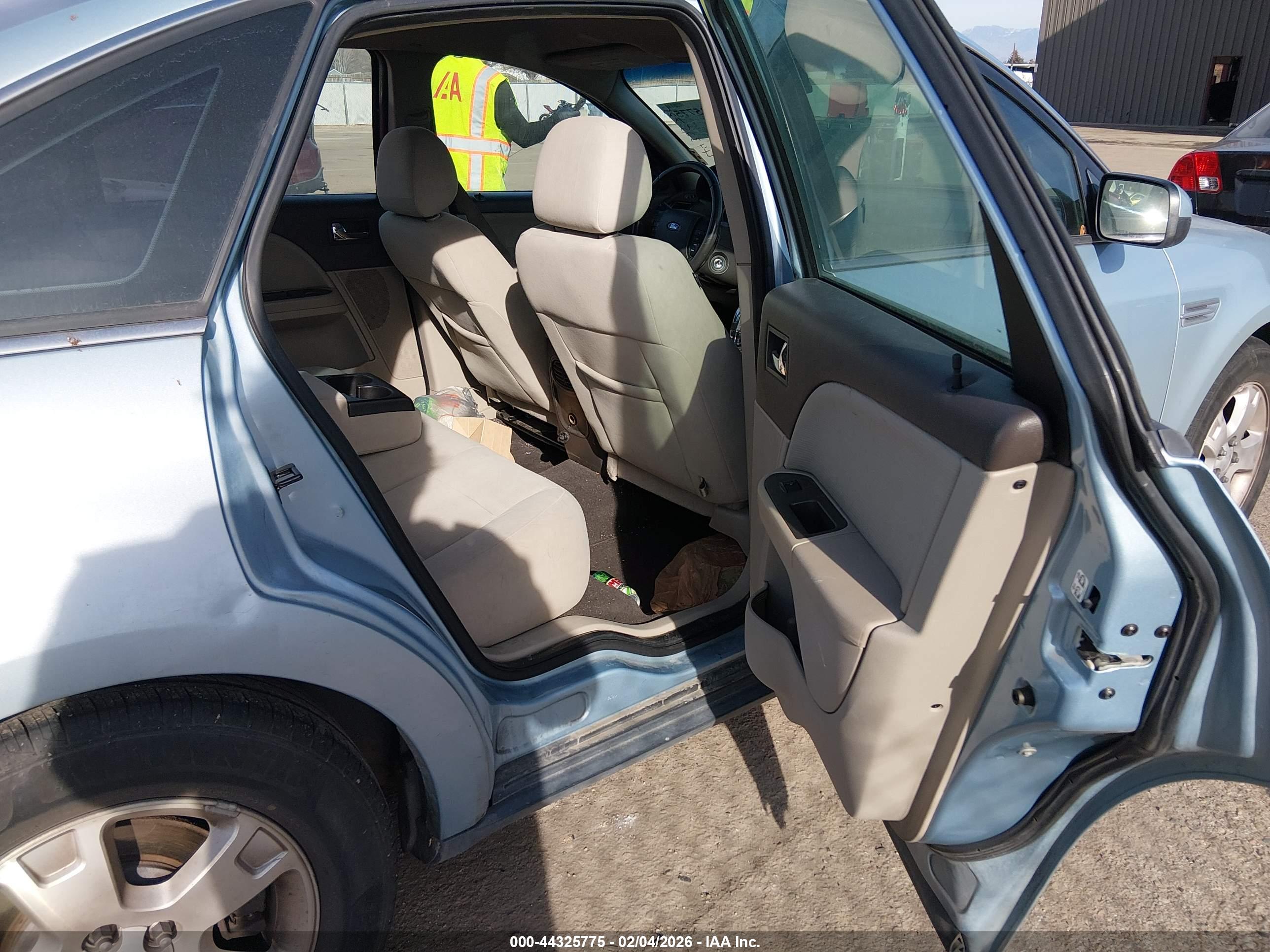 FORD TAURUS image 8