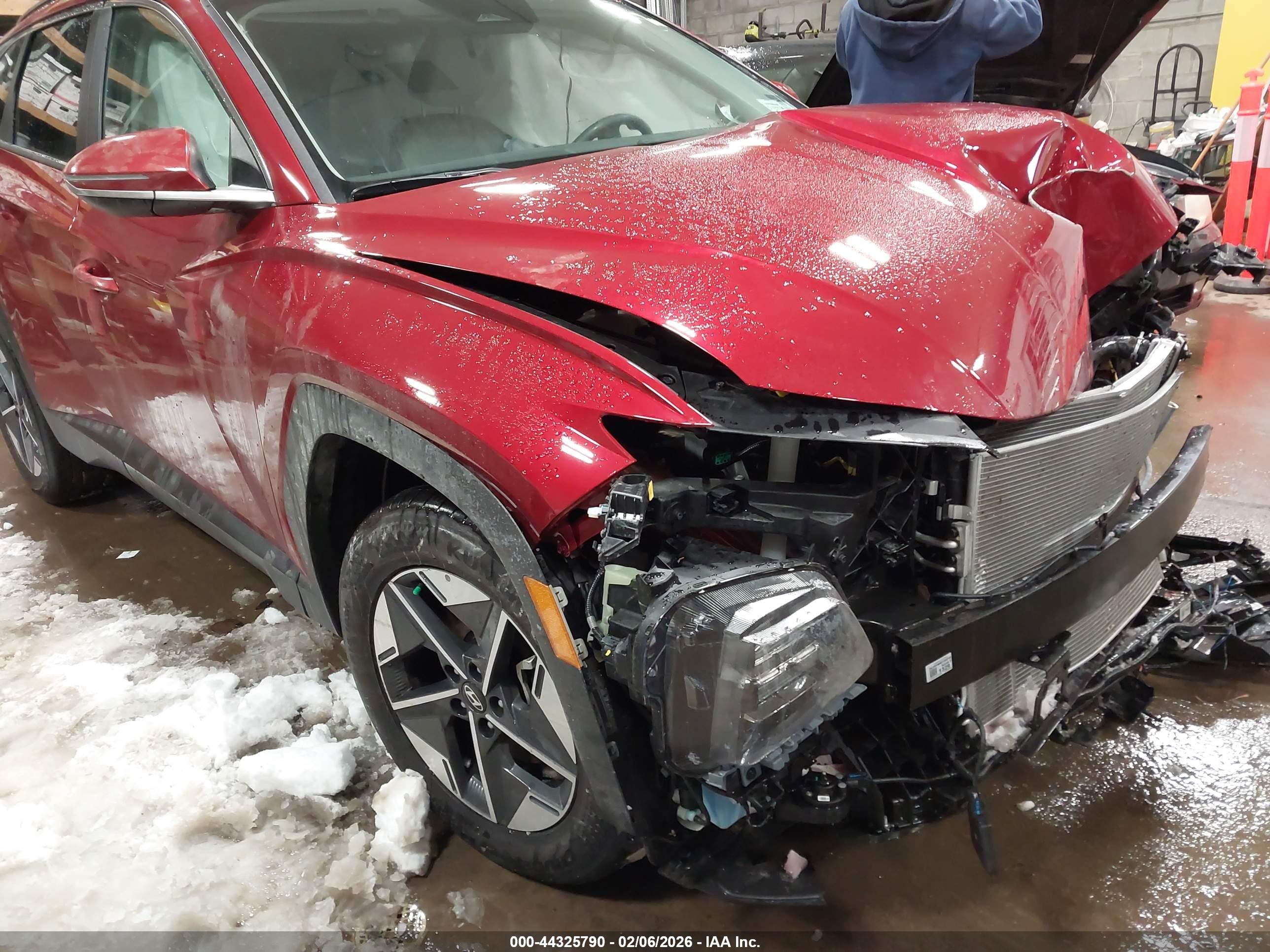 HYUNDAI TUCSON image 6