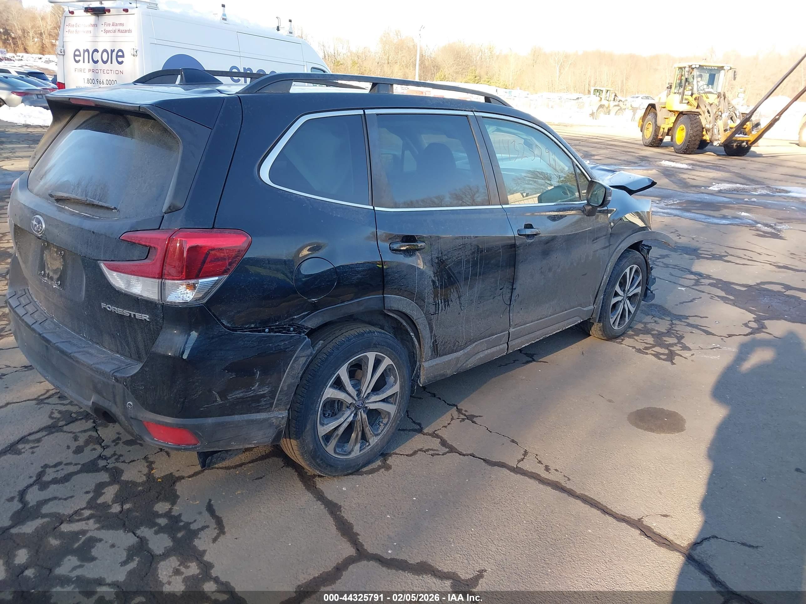 SUBARU FORESTER image 4