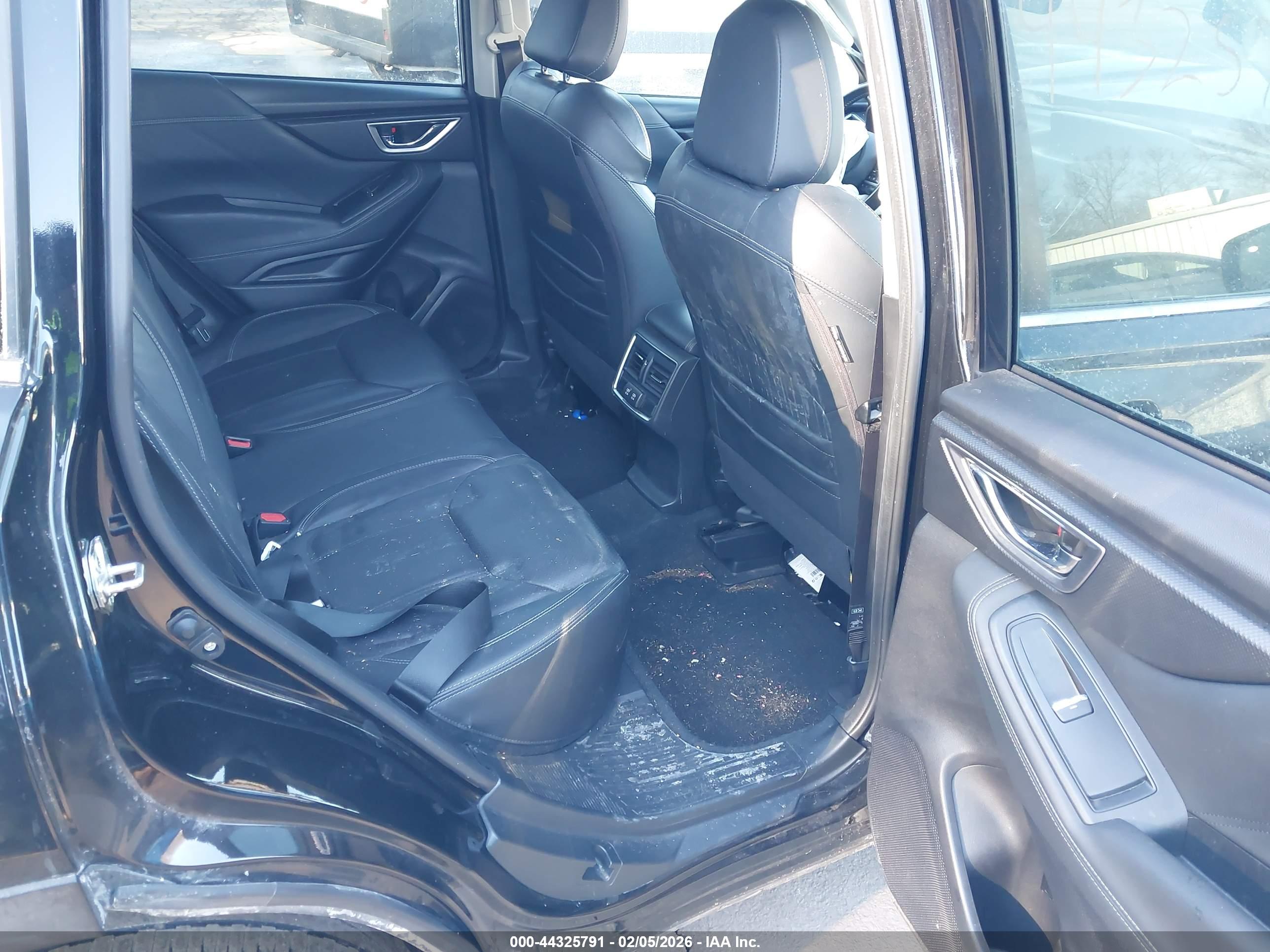 SUBARU FORESTER image 8