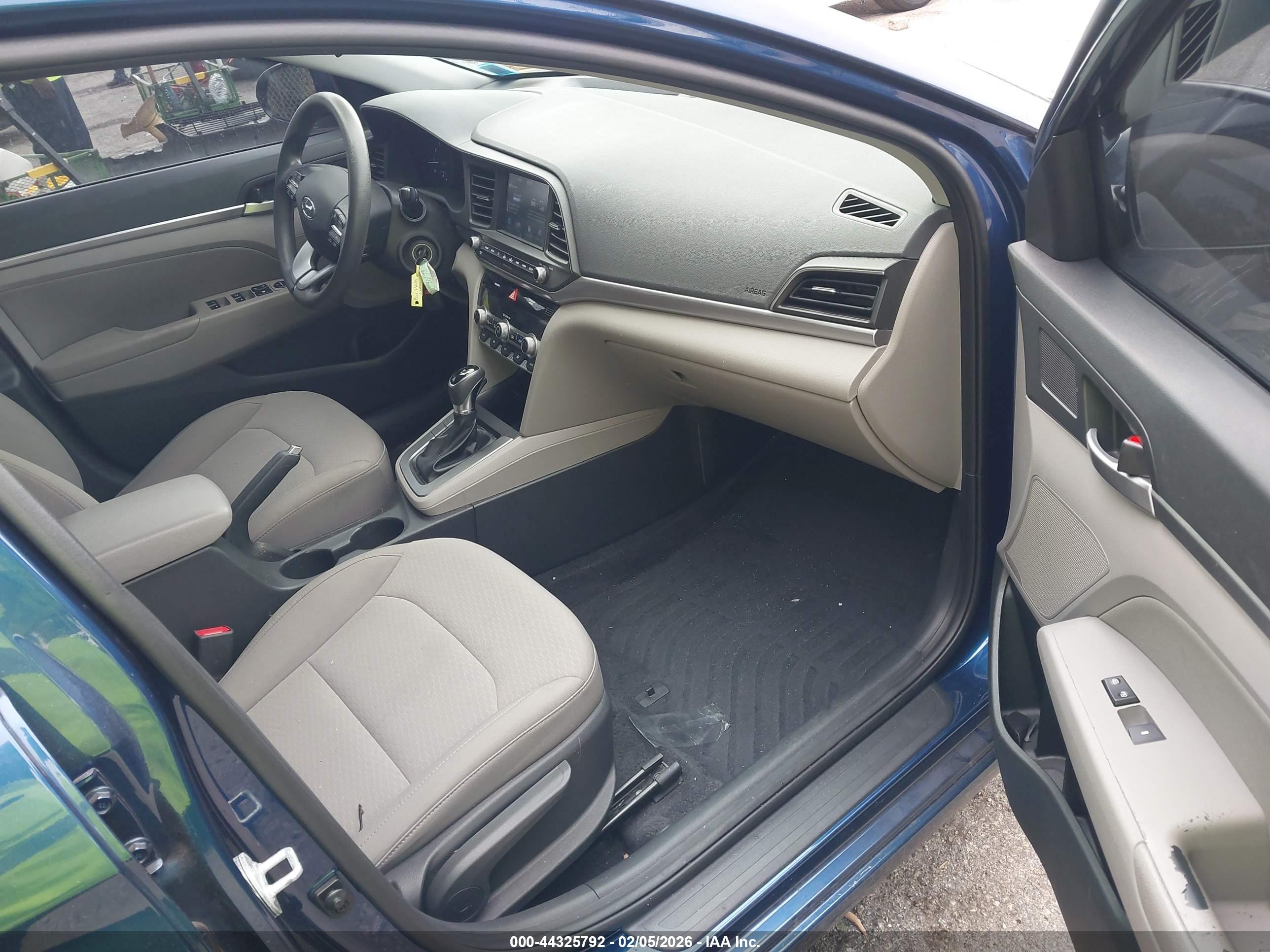HYUNDAI ELANTRA image 5