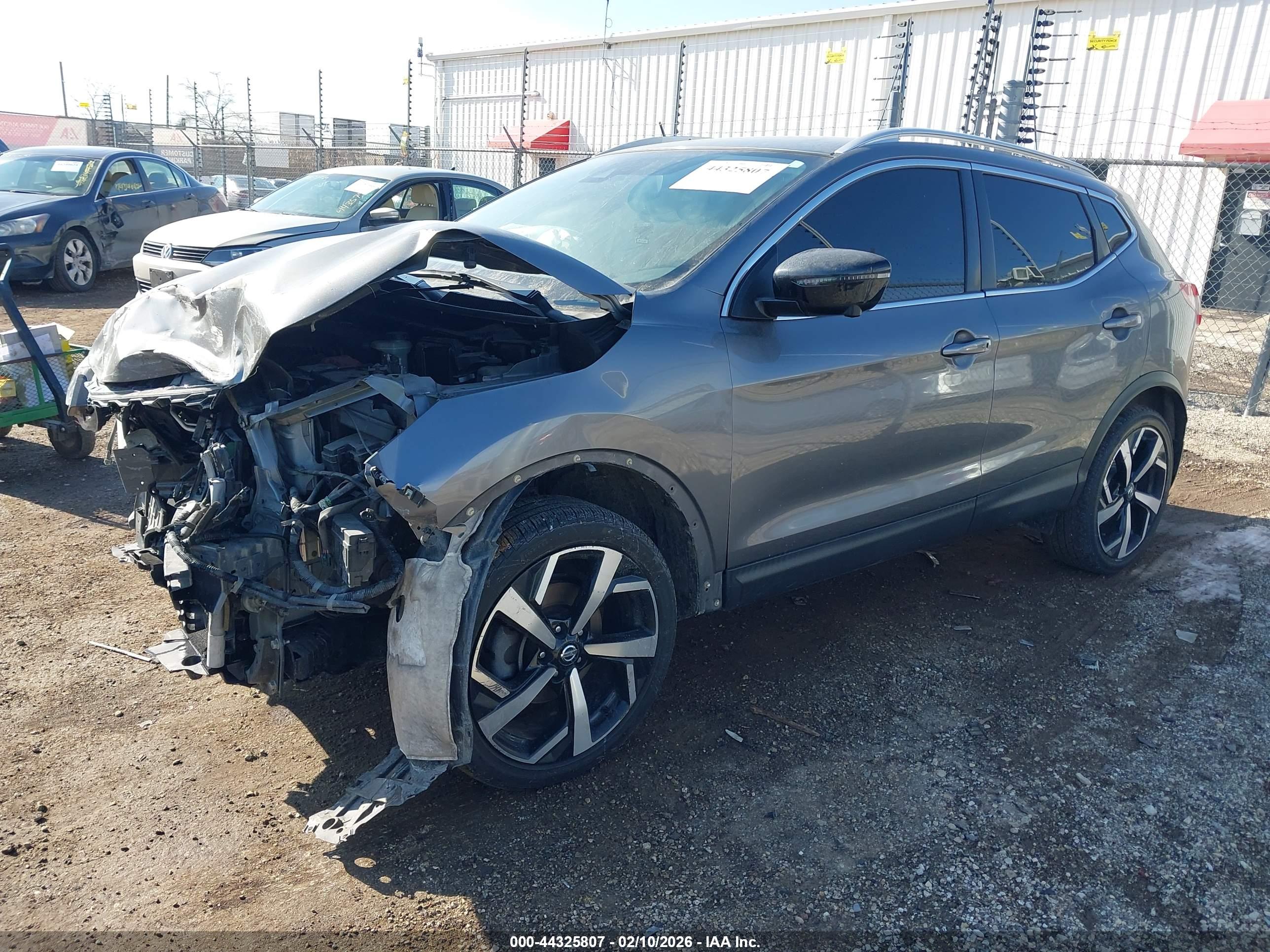 NISSAN ROGUE image 2