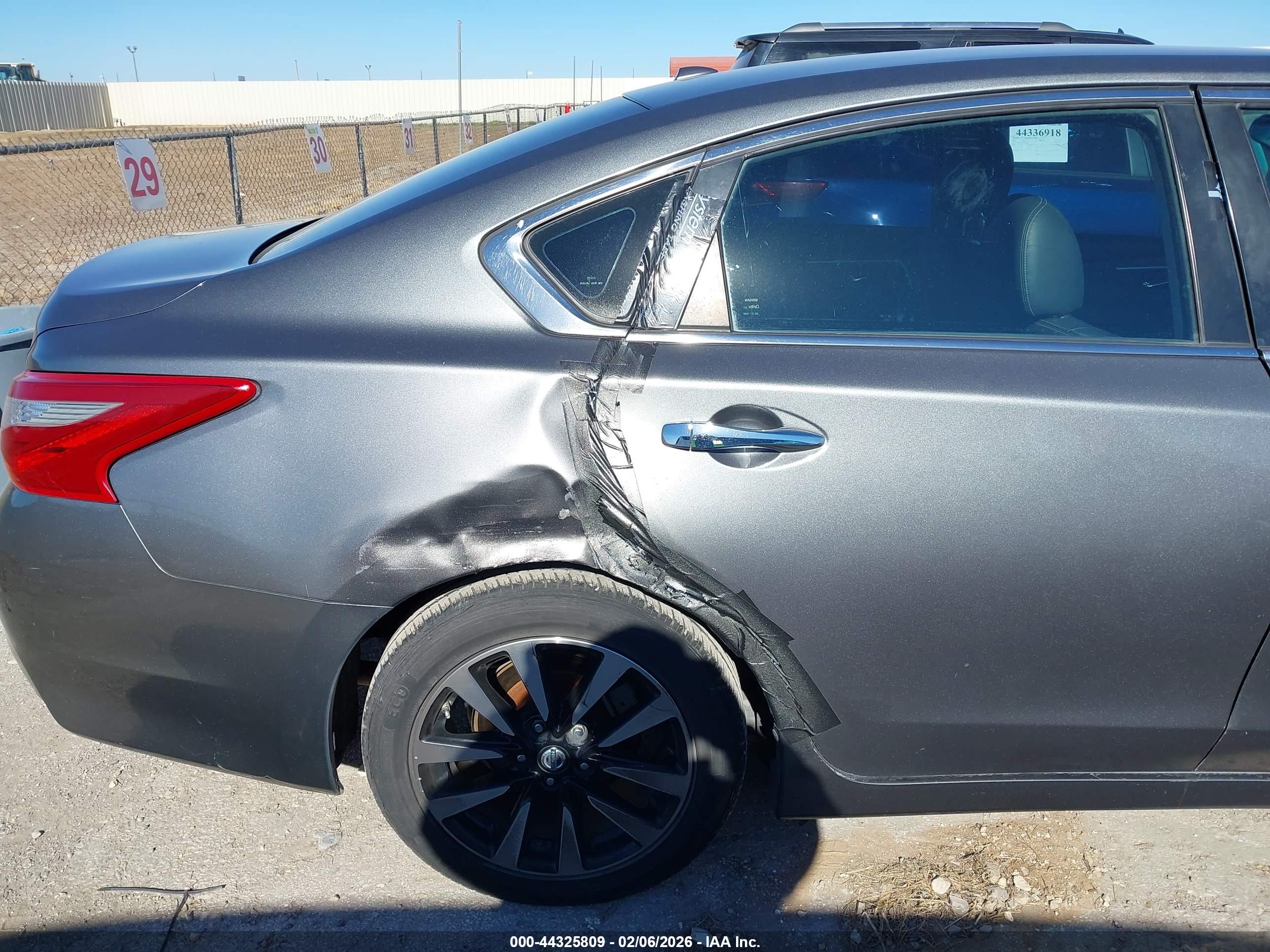 NISSAN ALTIMA image 6