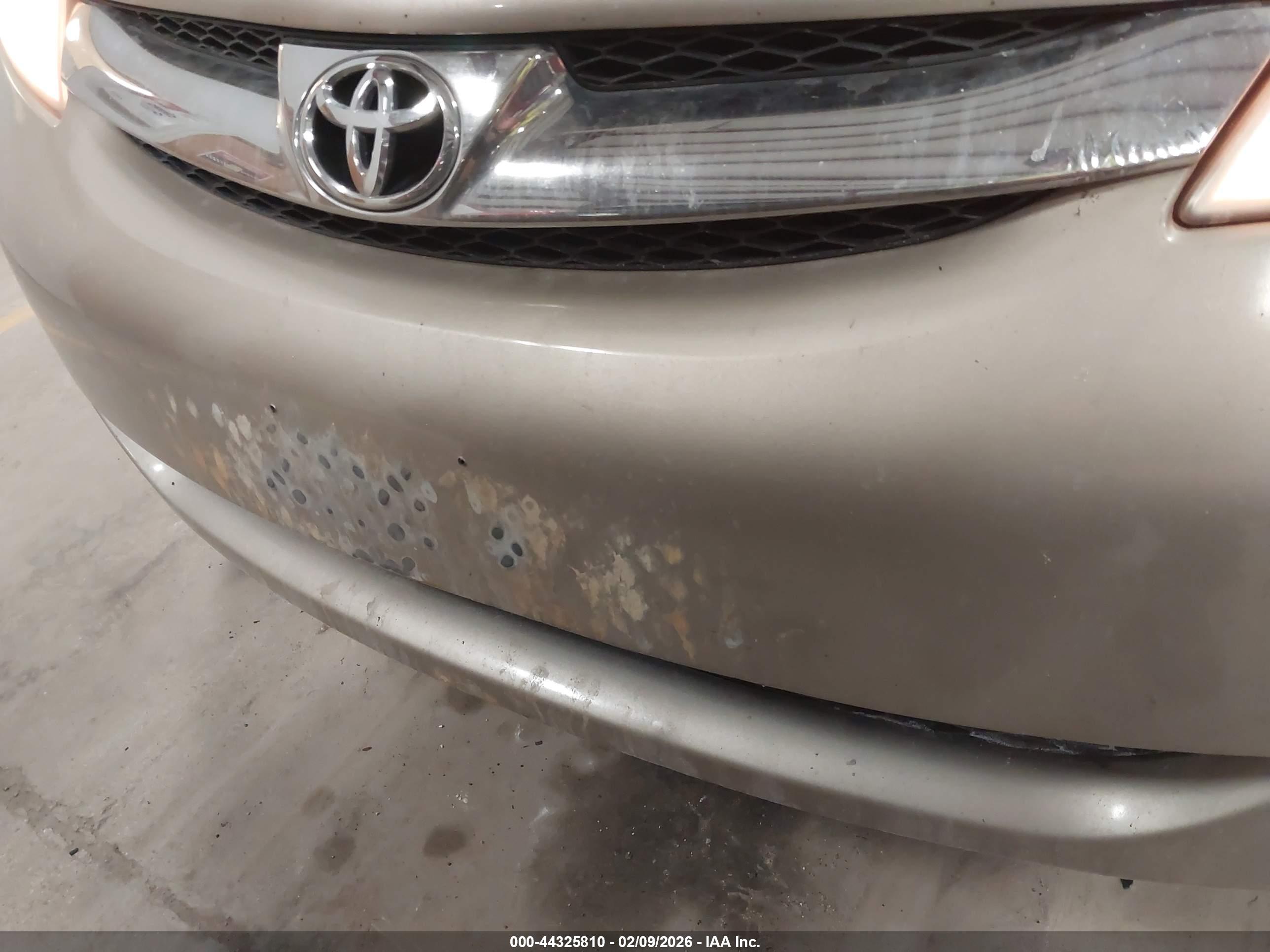 TOYOTA SIENNA image 6