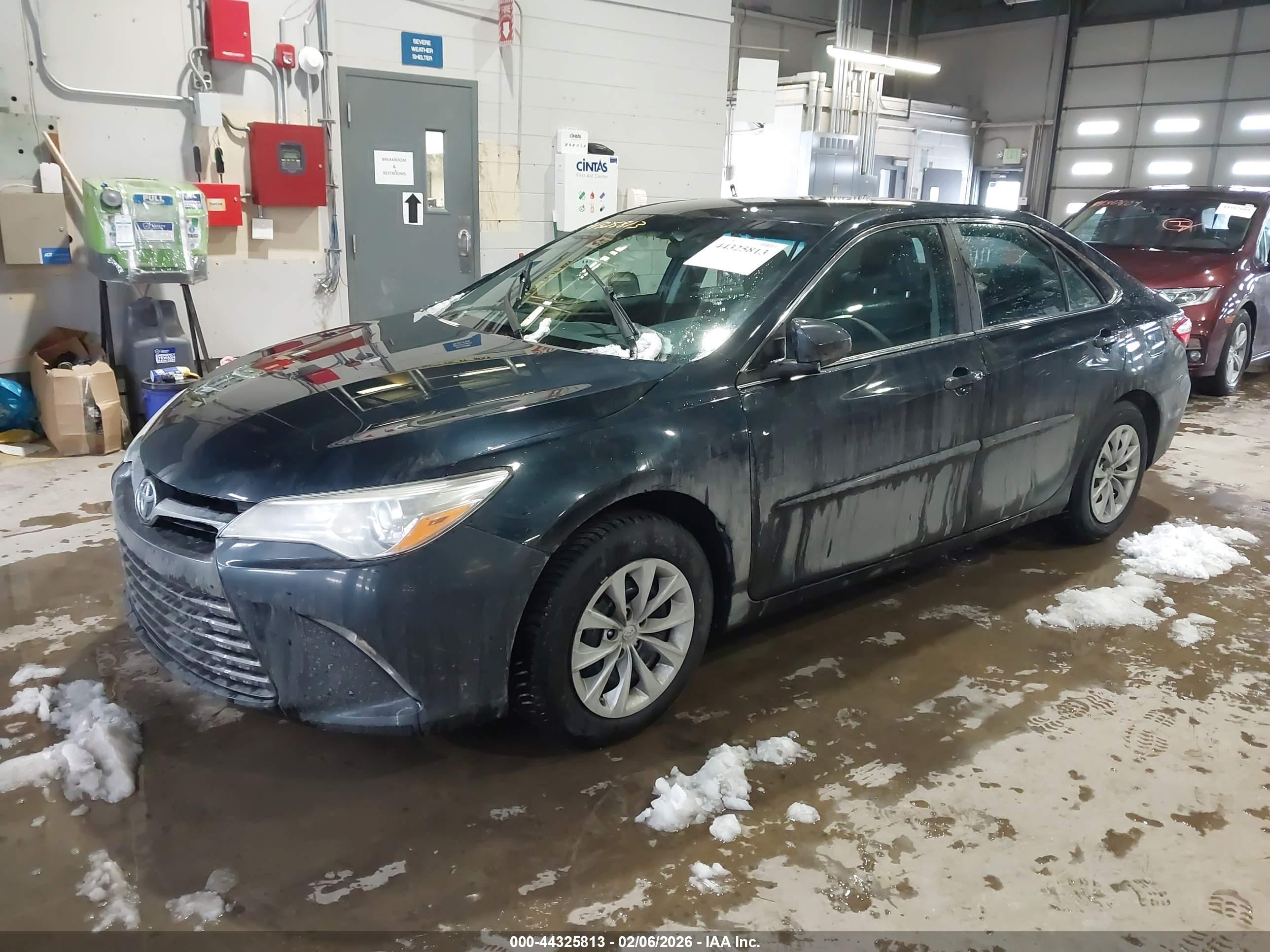 TOYOTA CAMRY image 2
