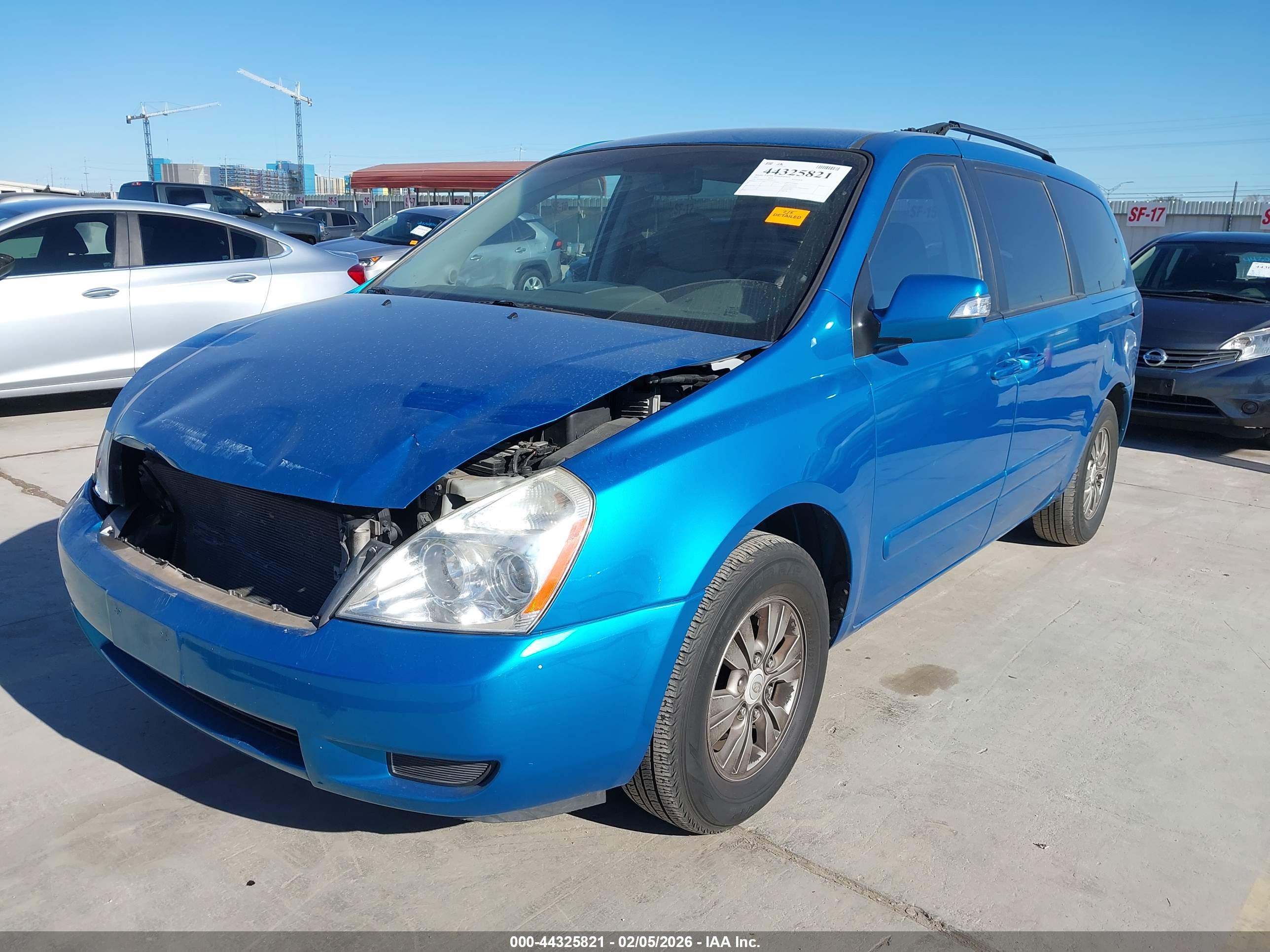 KIA SEDONA image 2