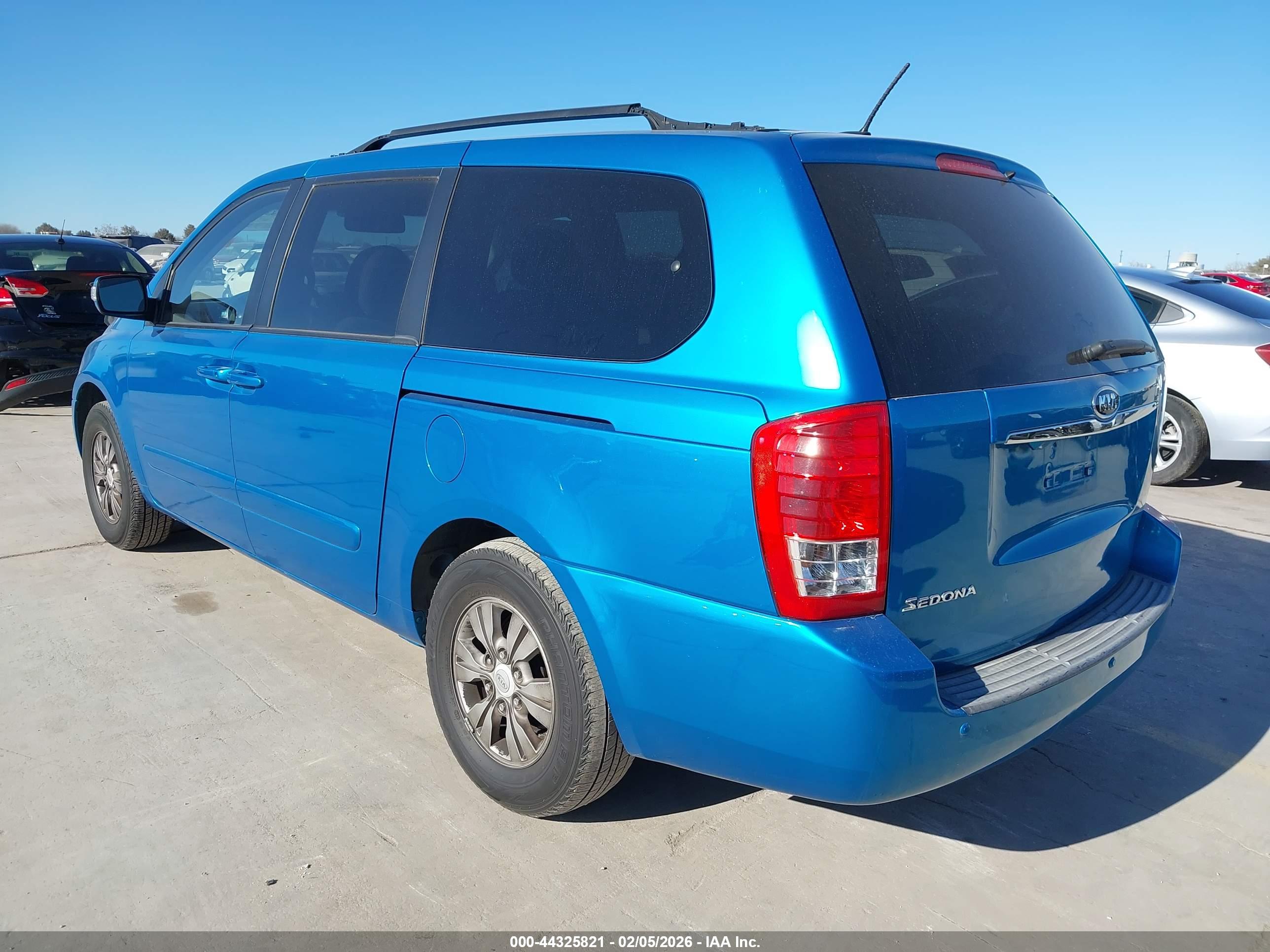 KIA SEDONA image 3