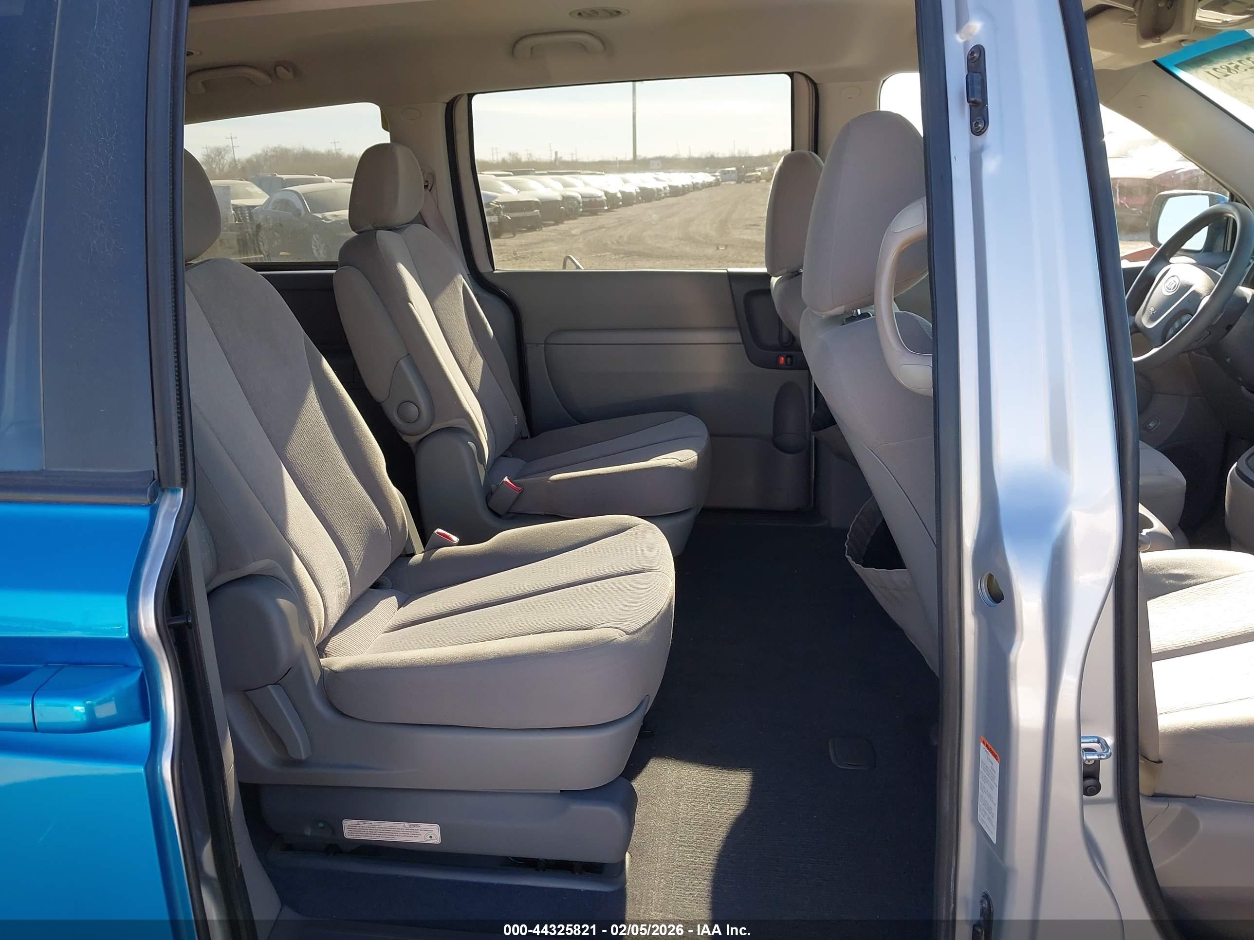KIA SEDONA image 8