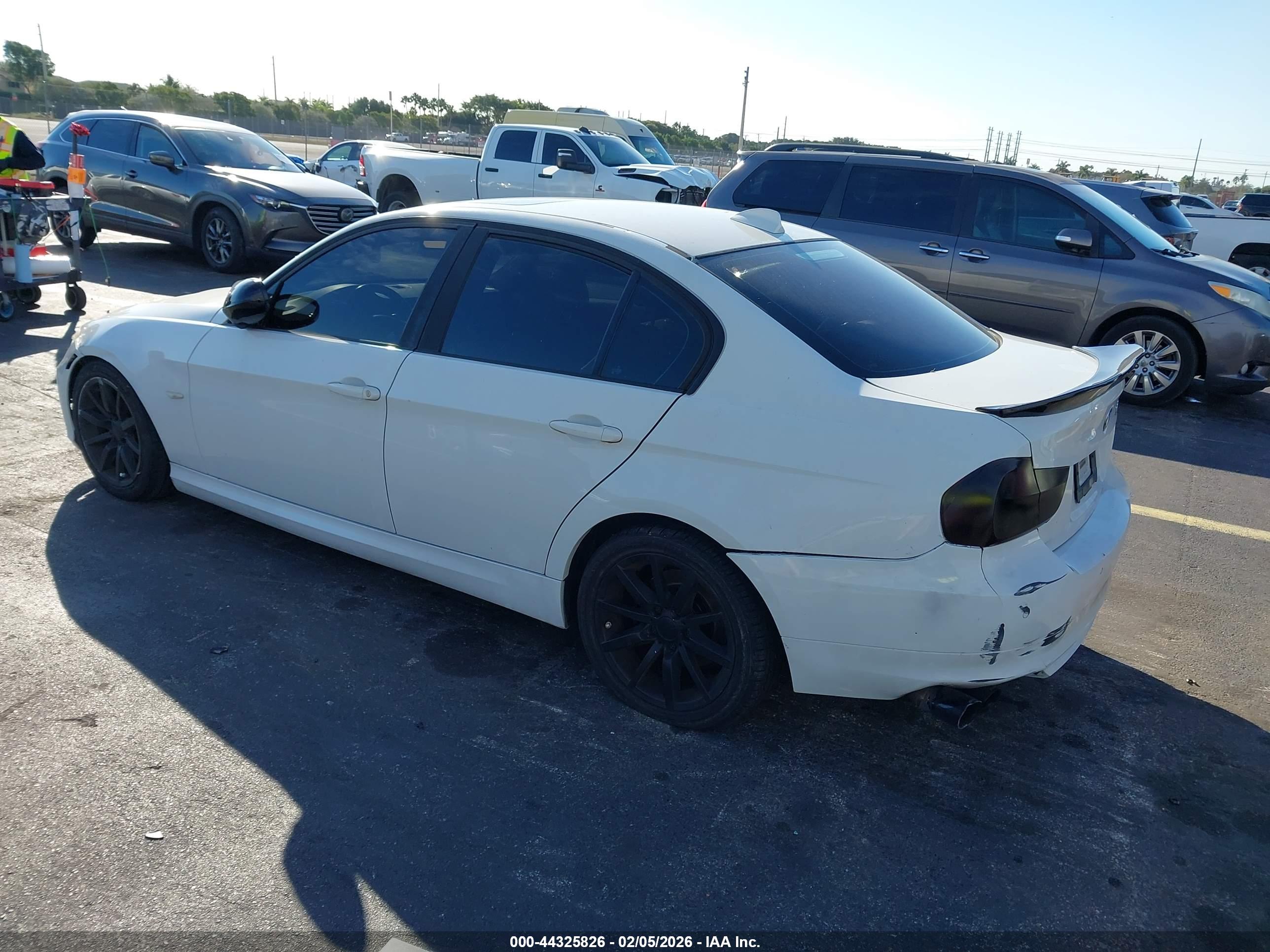 BMW 328I image 3