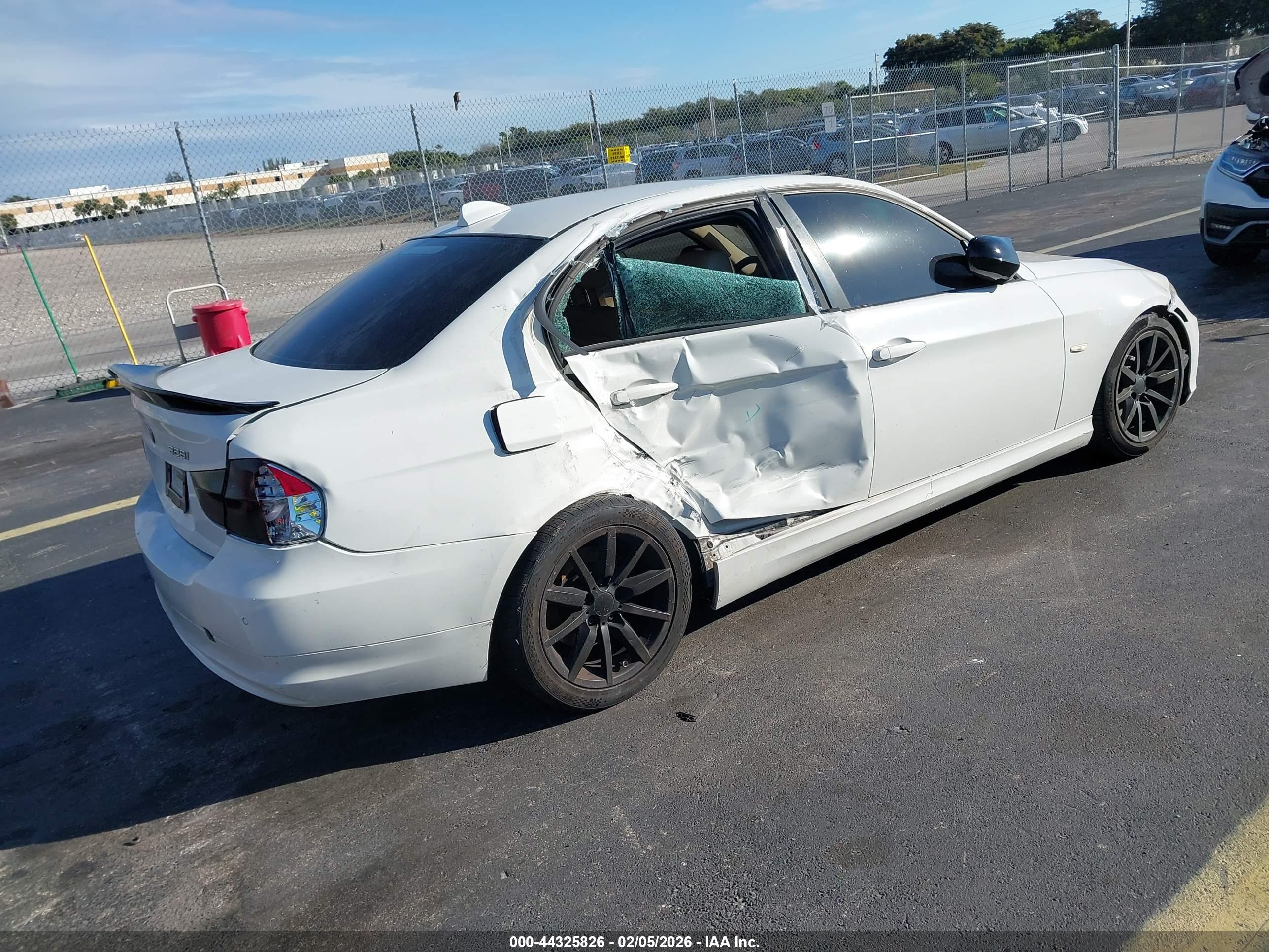 BMW 328I image 4