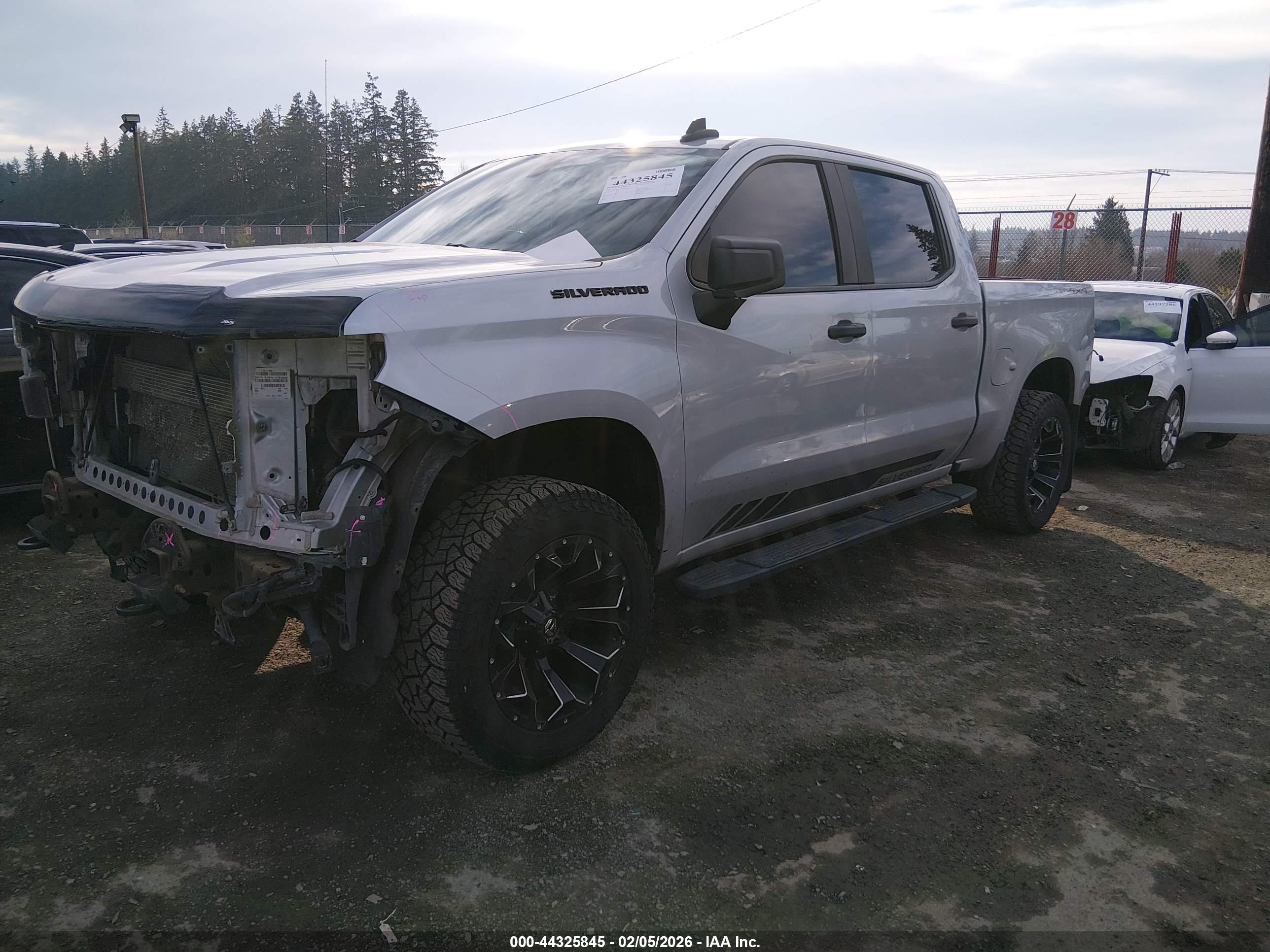 CHEVROLET SILVERADO image 2