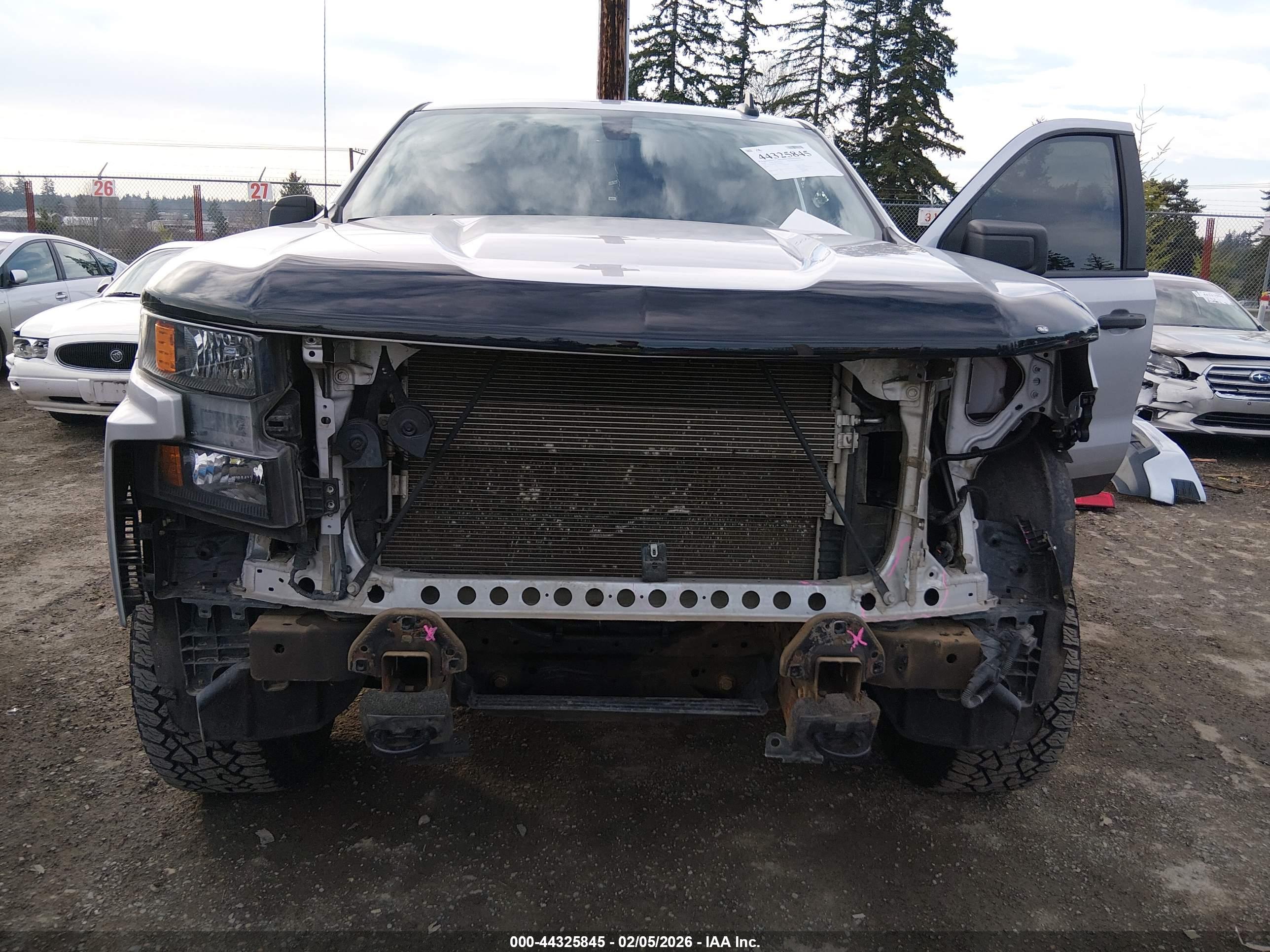 CHEVROLET SILVERADO image 6