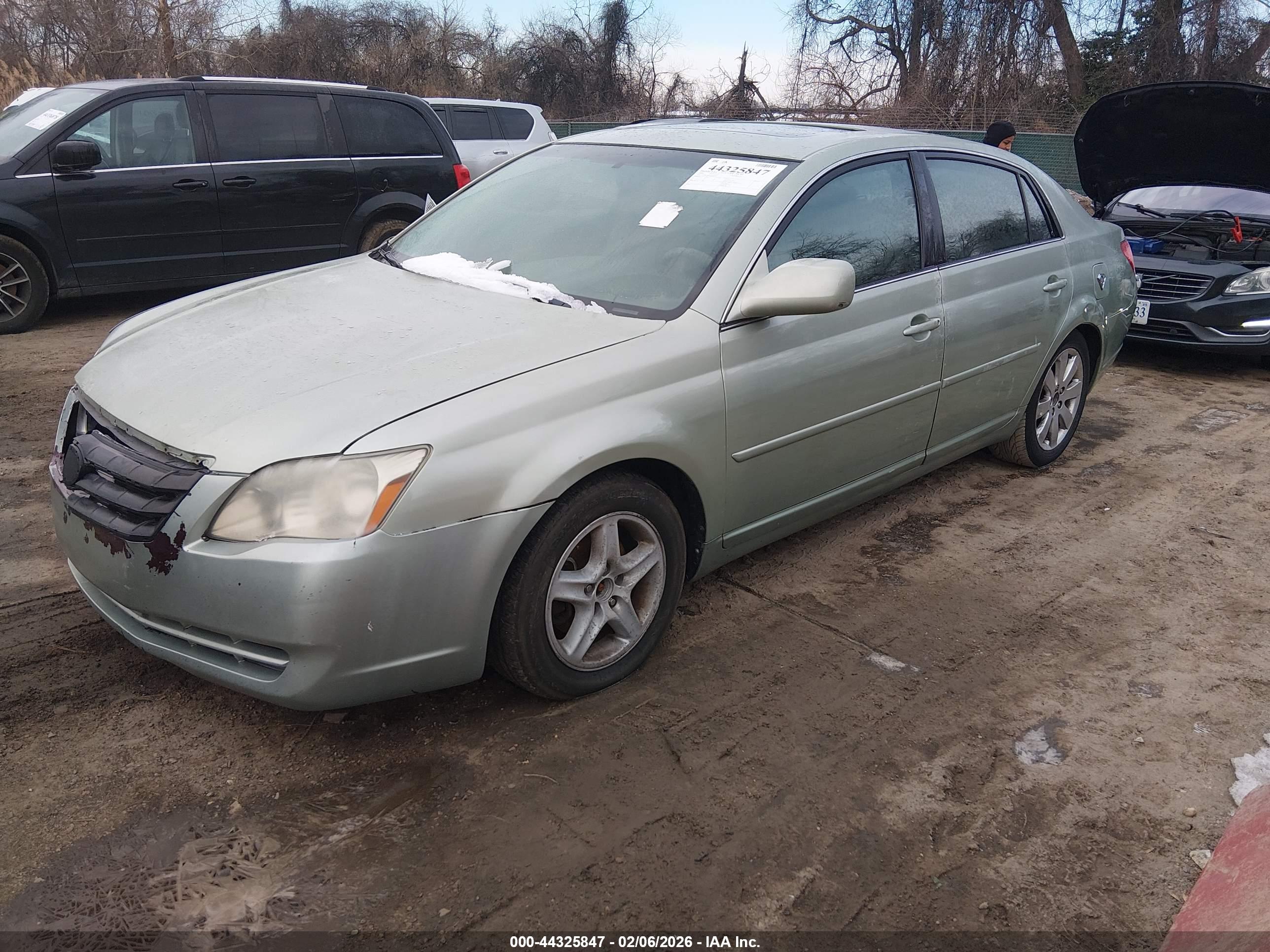 TOYOTA AVALON image 2