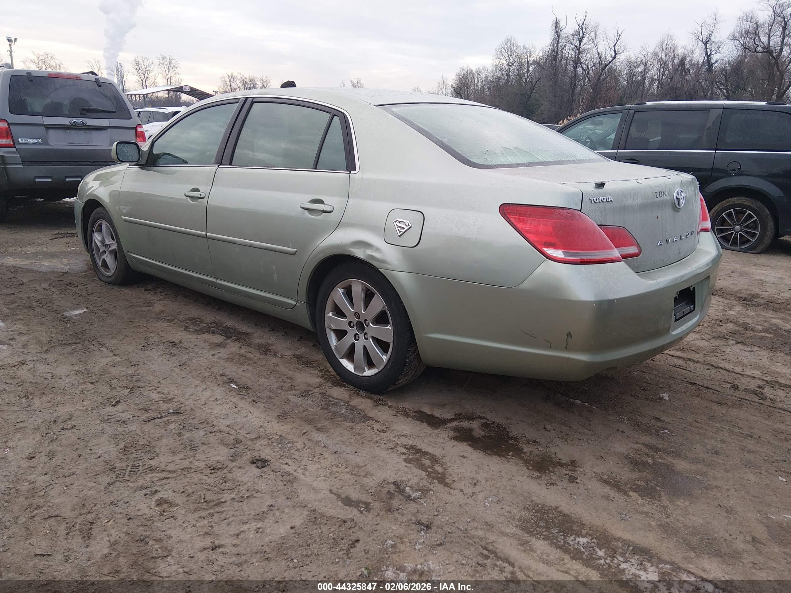 TOYOTA AVALON image 3