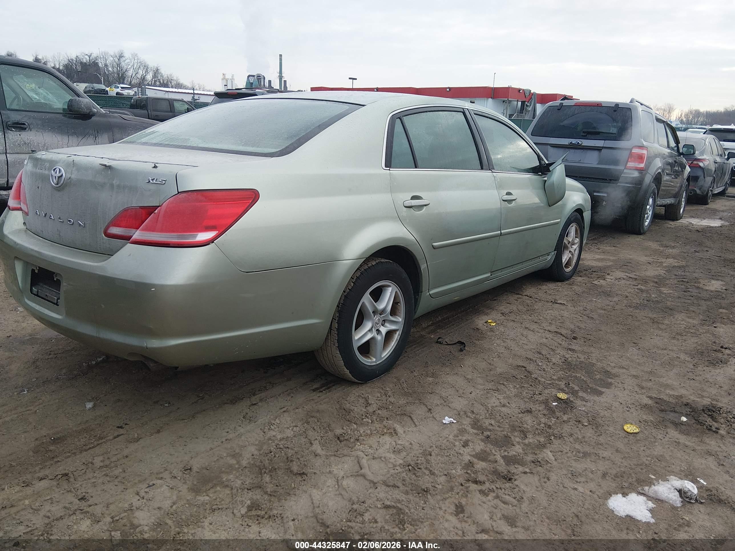 TOYOTA AVALON image 4