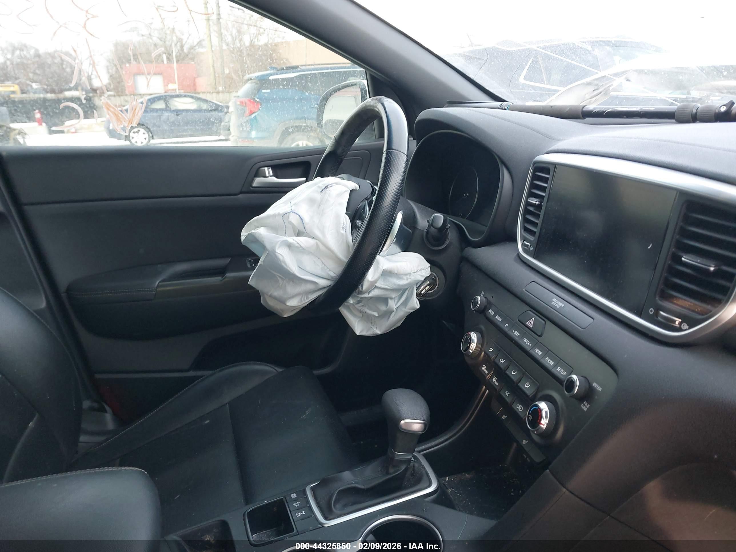 KIA SPORTAGE image 5