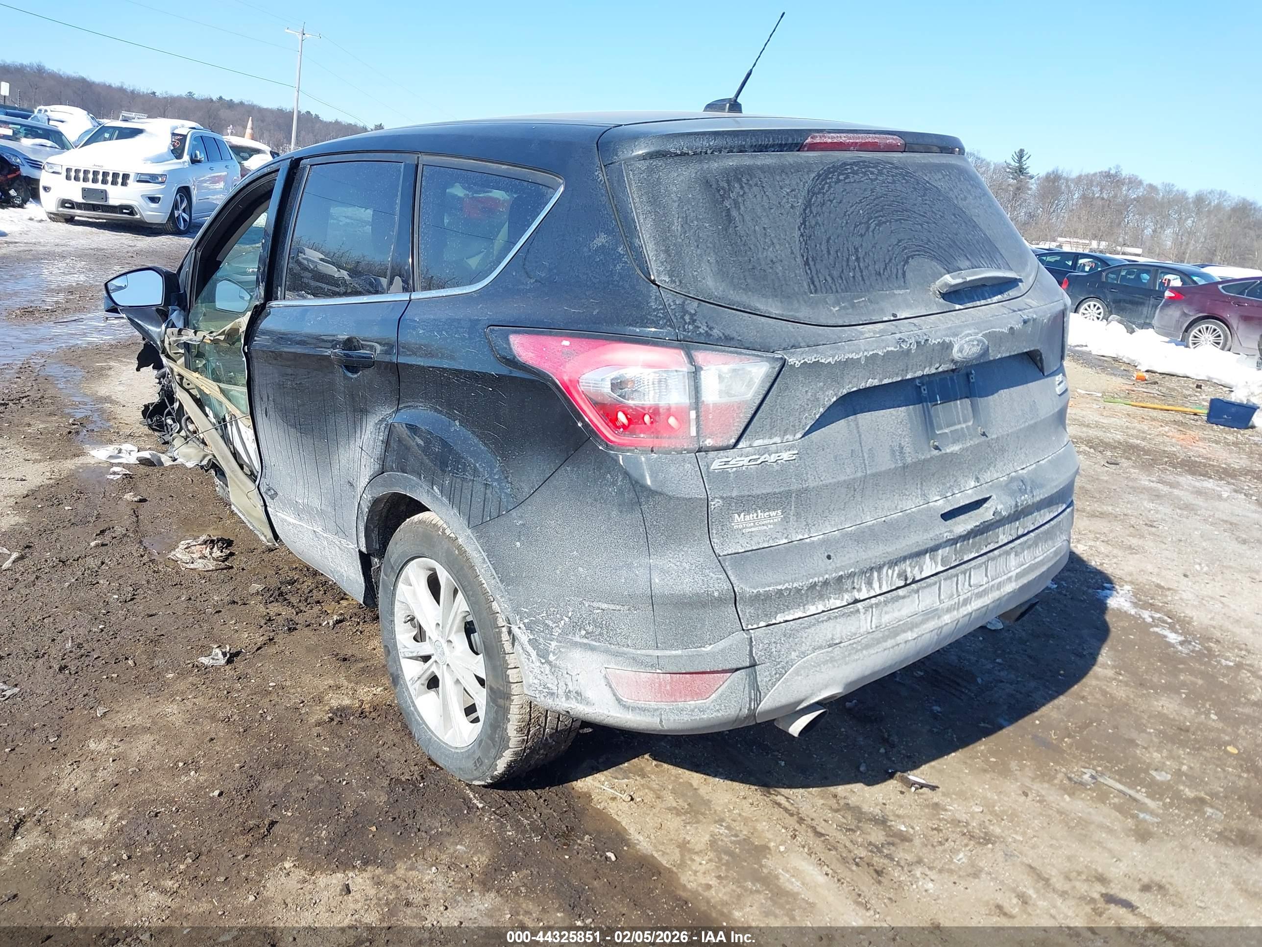 FORD ESCAPE image 3