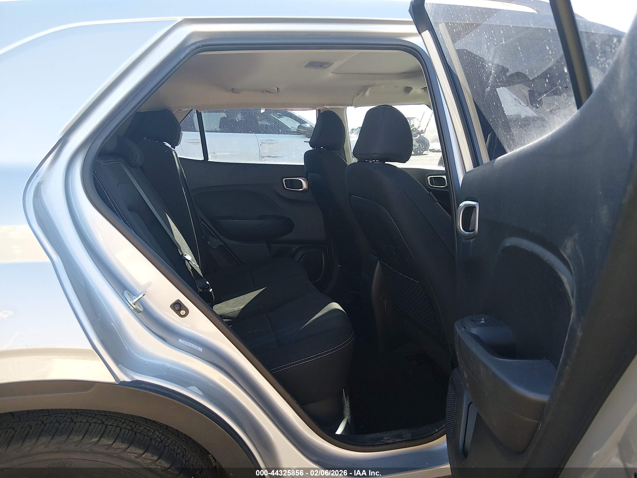HYUNDAI VENUE image 8