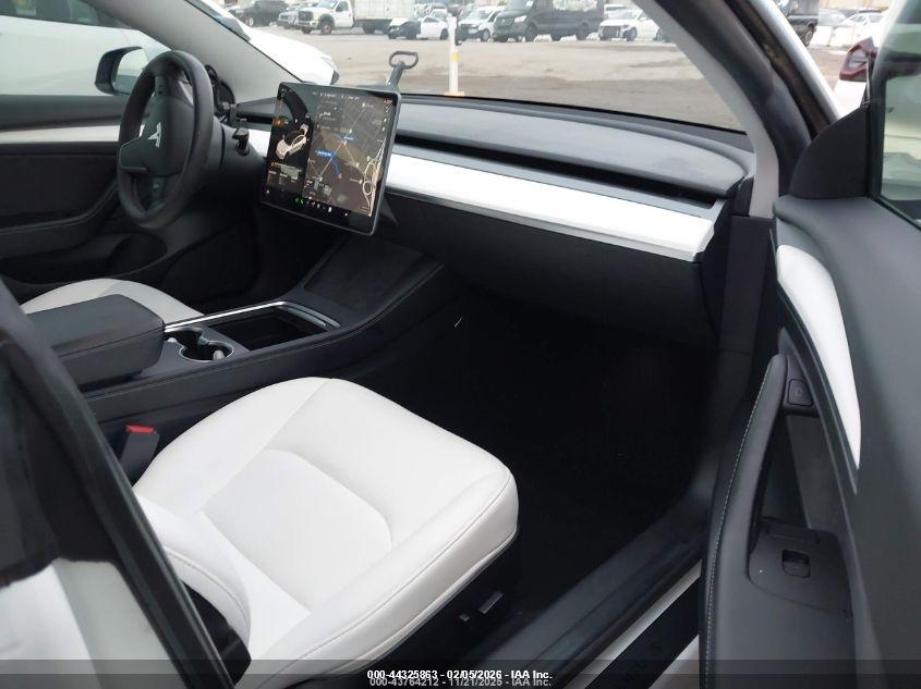 TESLA MODEL image 5