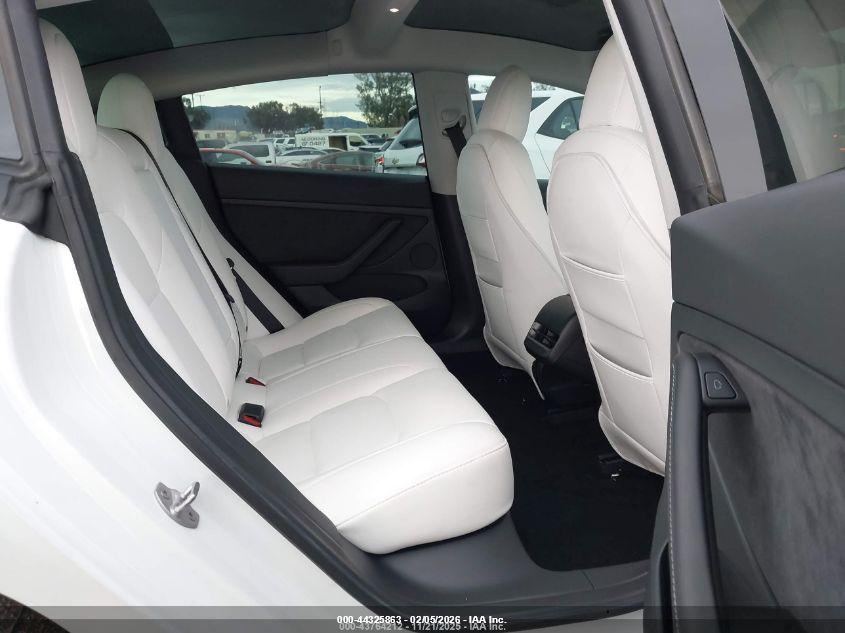 TESLA MODEL image 8