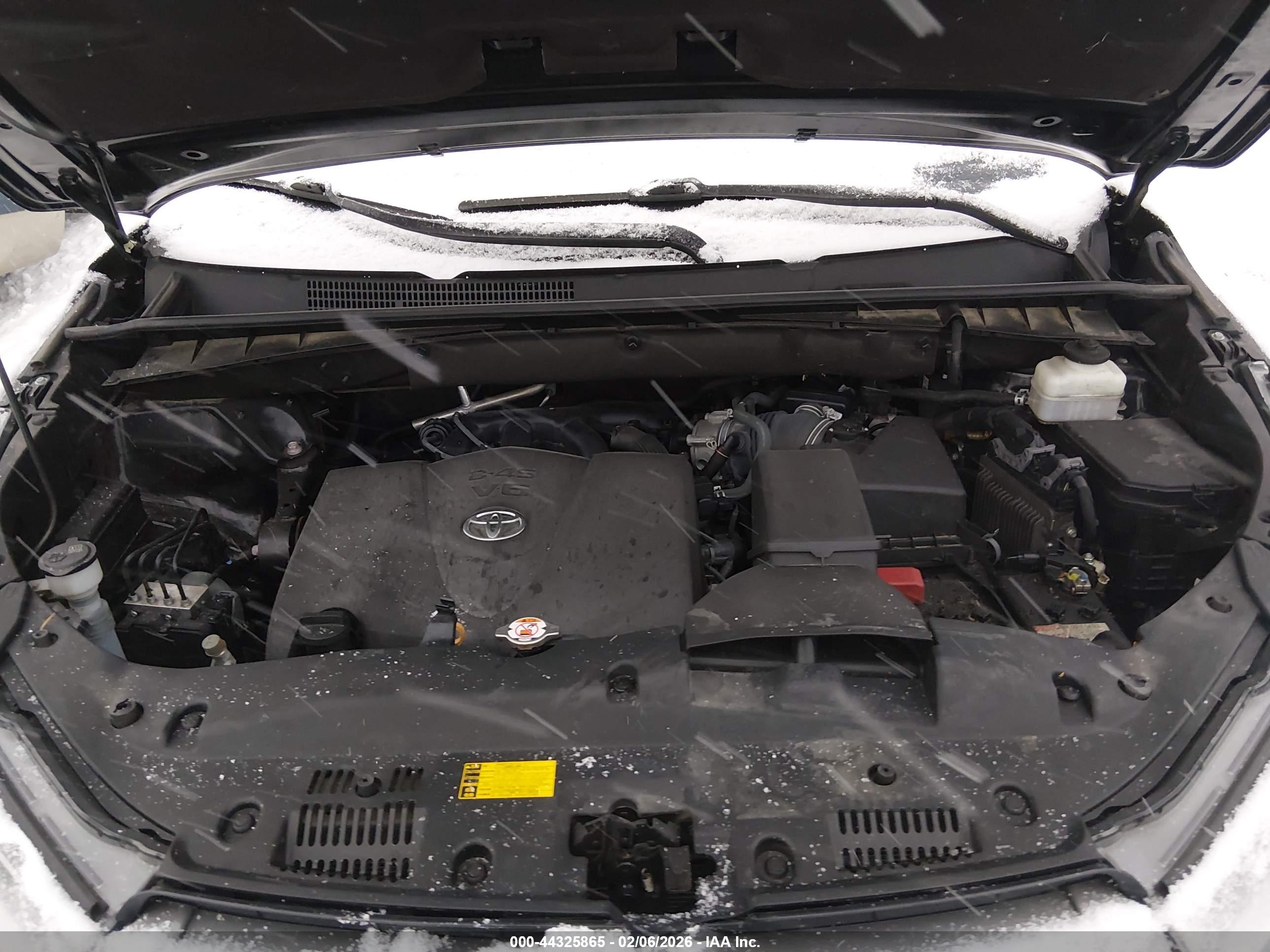 TOYOTA HIGHLANDER image 10